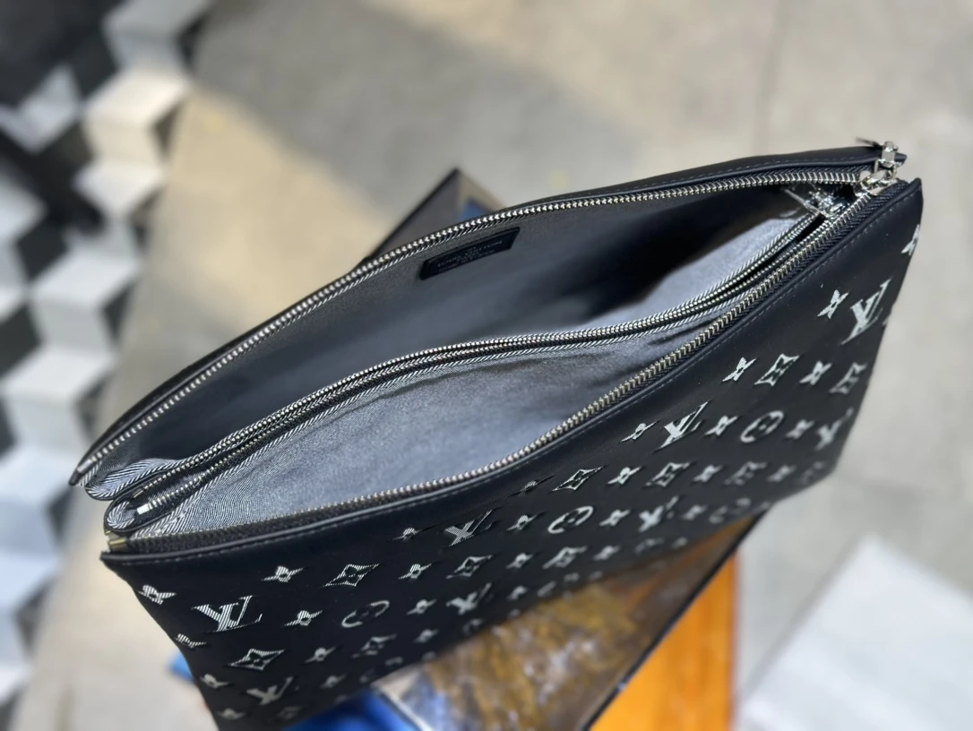 Replica Louis Vuitton Coussin Monogram Lambskin Mm M21661 Black/Gray - Image 8