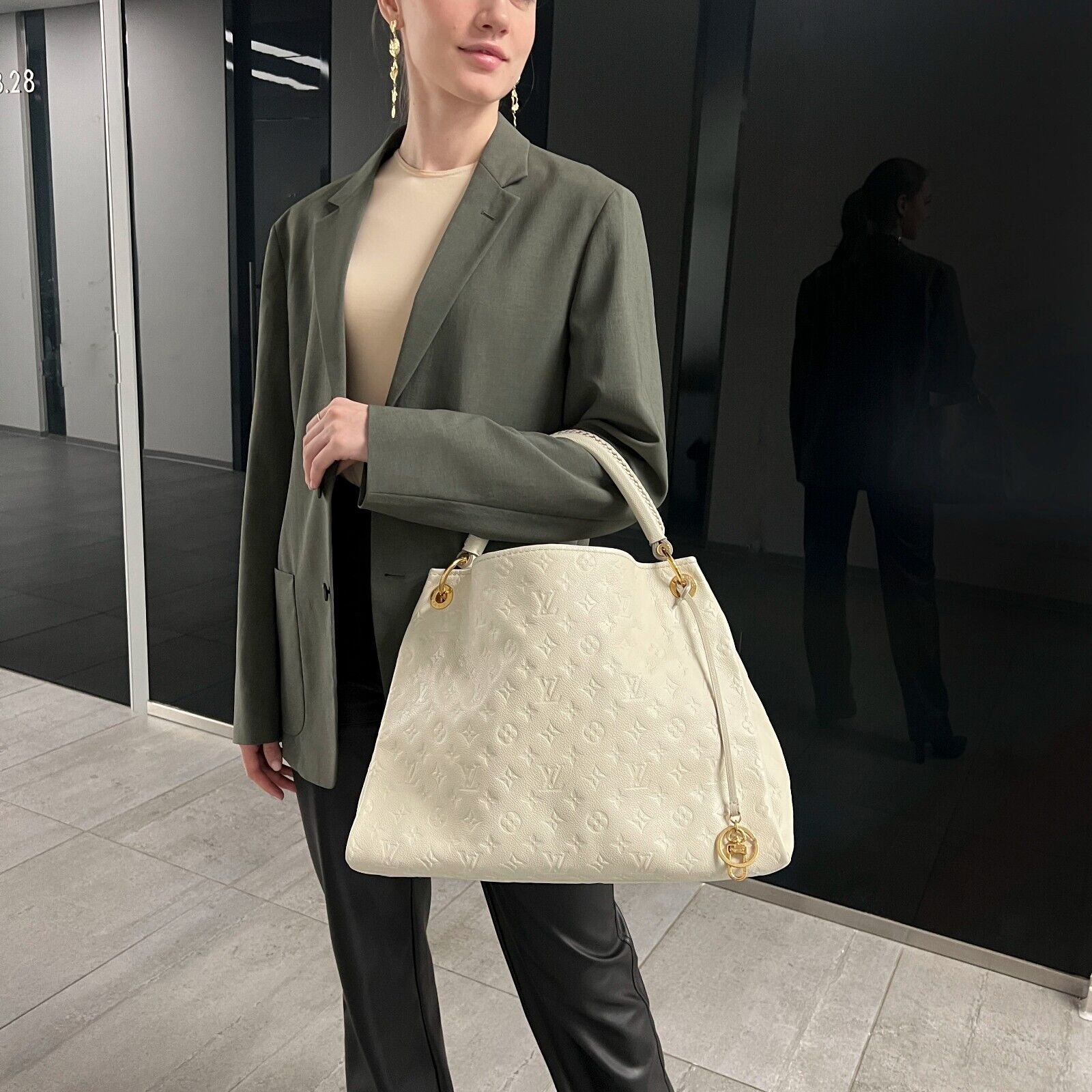 Replica Louis Vuitton Artsy Mm Classic Monogram Empreinte Mbossed White Leather Shoulder Bag M93449 - Image 8