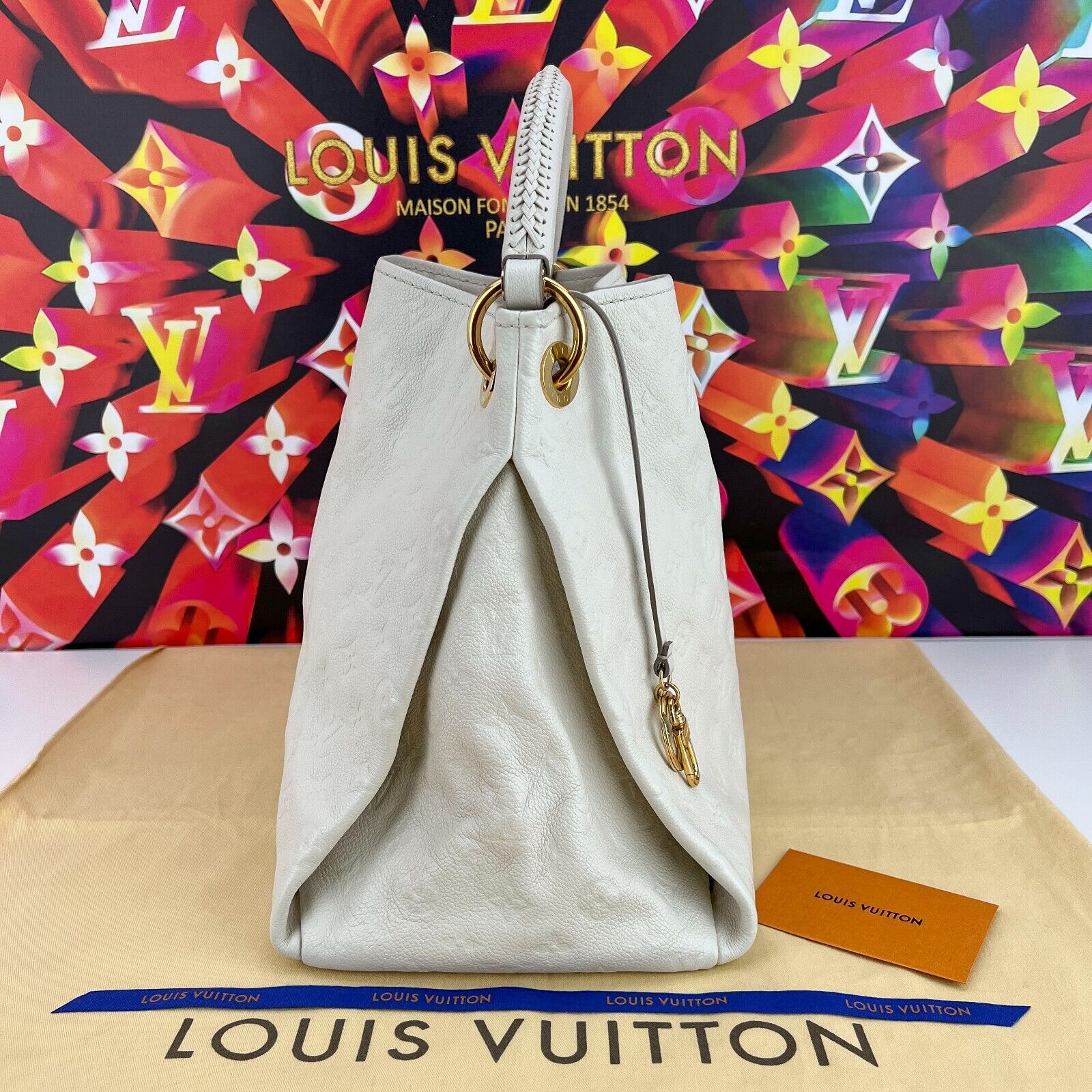 Replica Louis Vuitton Artsy Mm Classic Monogram Empreinte Mbossed White Leather Shoulder Bag M93449 - Image 4