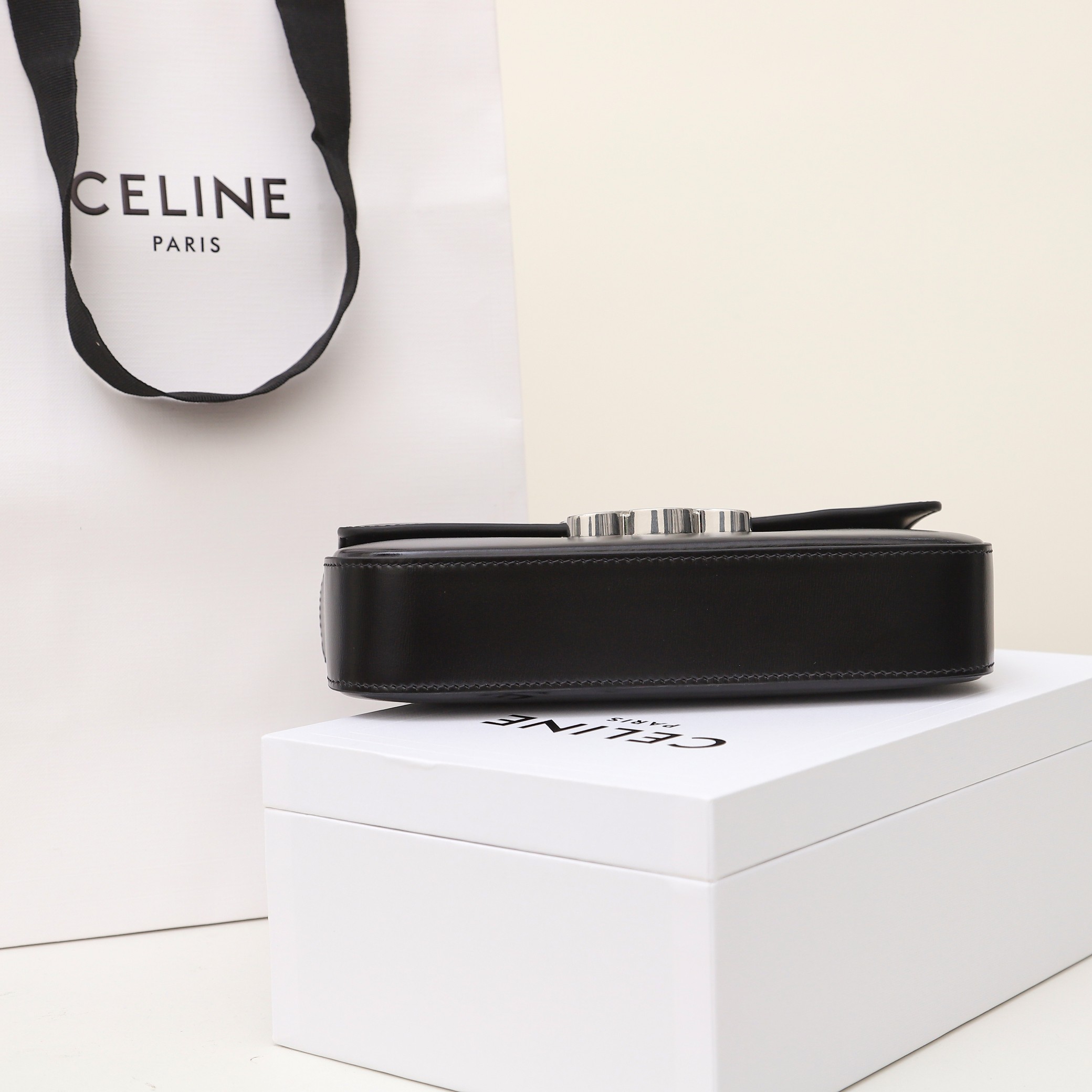 Replica Celine Chain Shoulder Bag Triomphe In Shiny Calfskin Sliver - Image 6