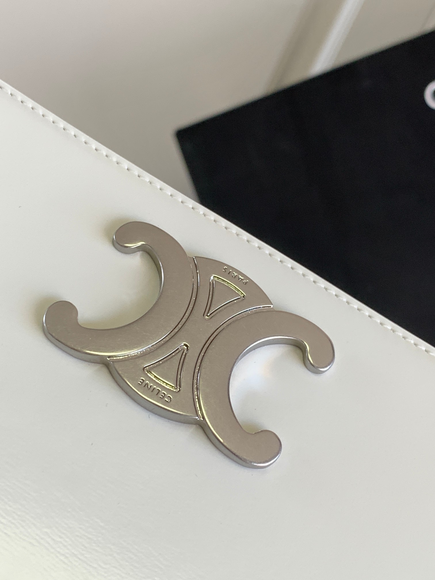 Replica Celine Trapeze Triomphe Bag In Shiny Calfskin White - Image 8