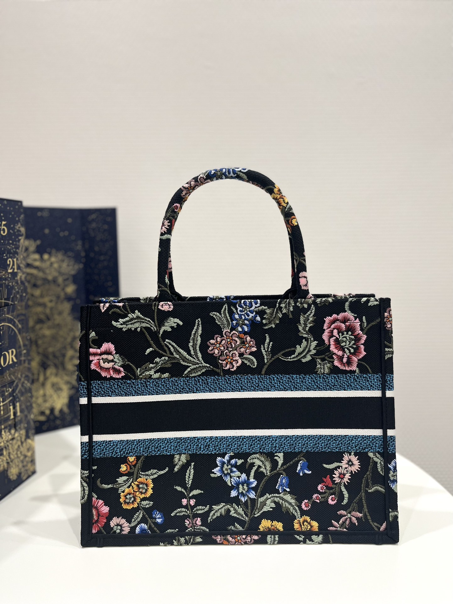Replica Dior Book Tote Medium Black Multicolor Dior Petites Fleurs Embroidery M1296Zeau_M911 - Image 7