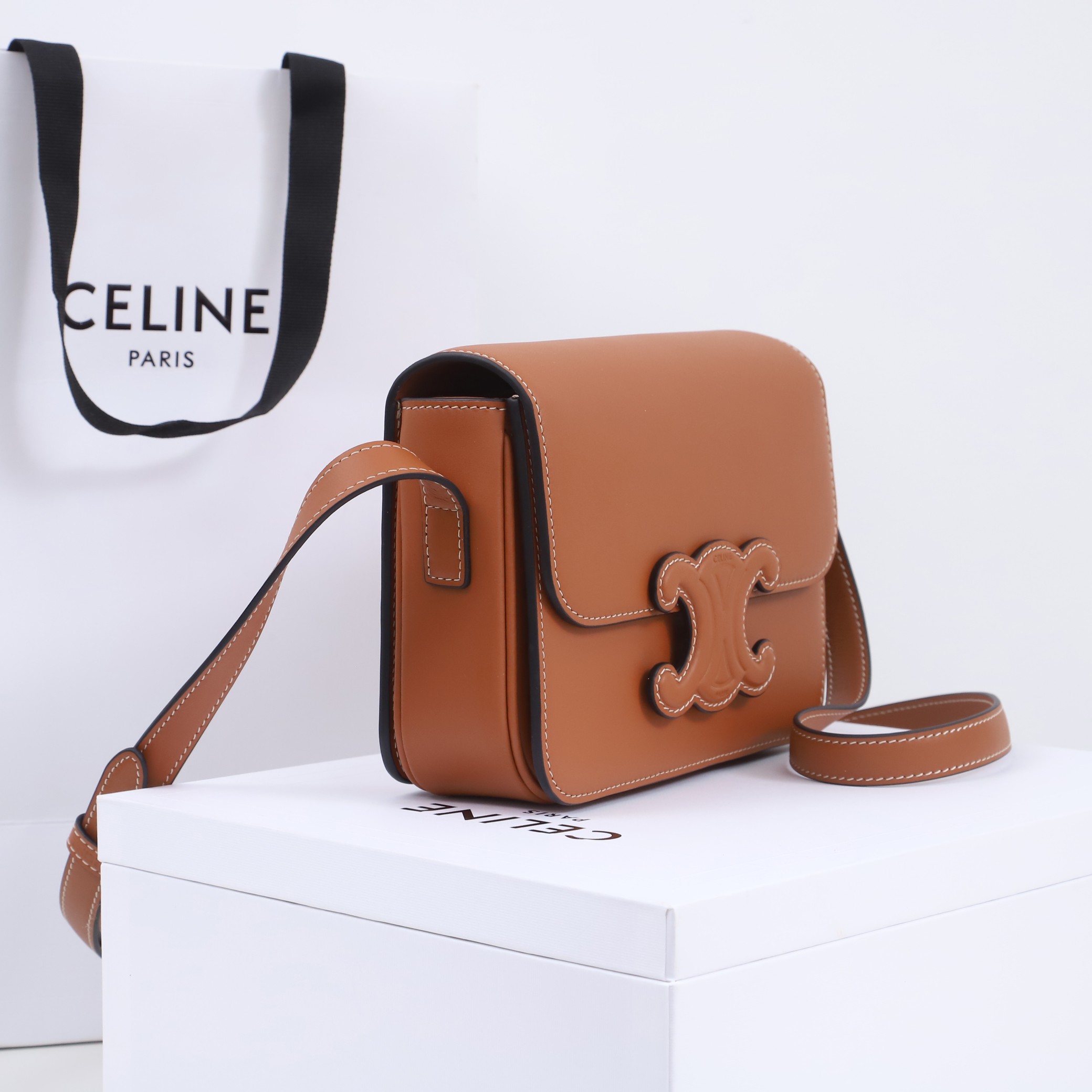 Replica Celine Classique Cuir Triomphe Bag In Natural Calf Skin - Image 9