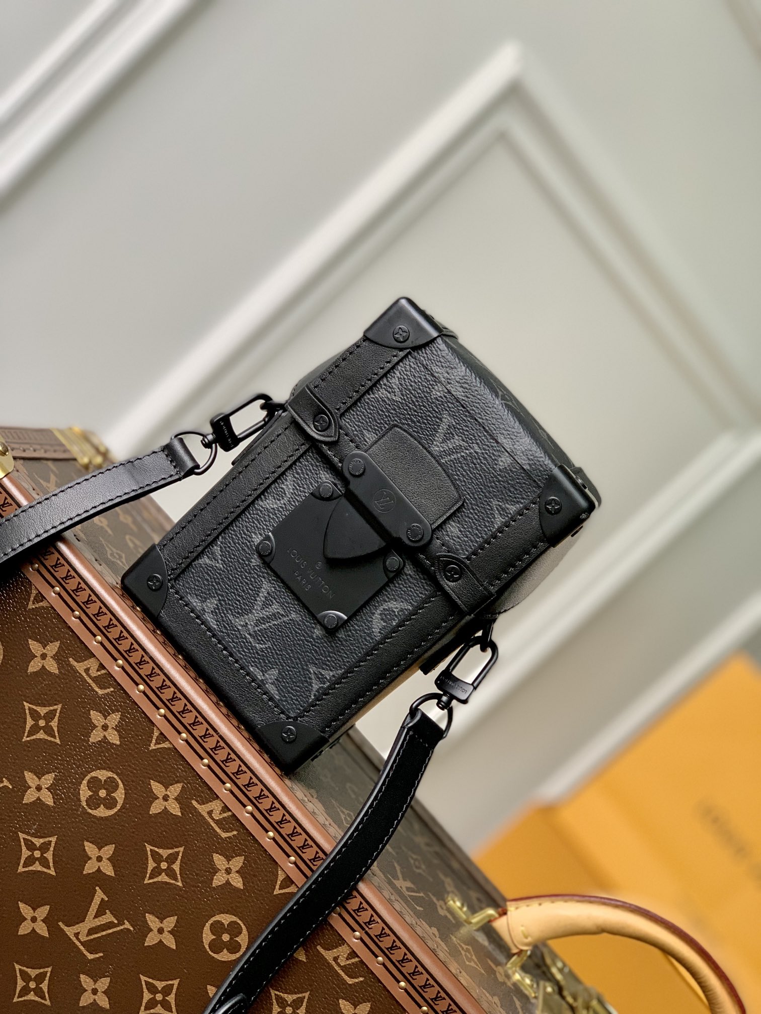 Replica Louis Vuitton Vertical Trunk Wearable Wallet M82077