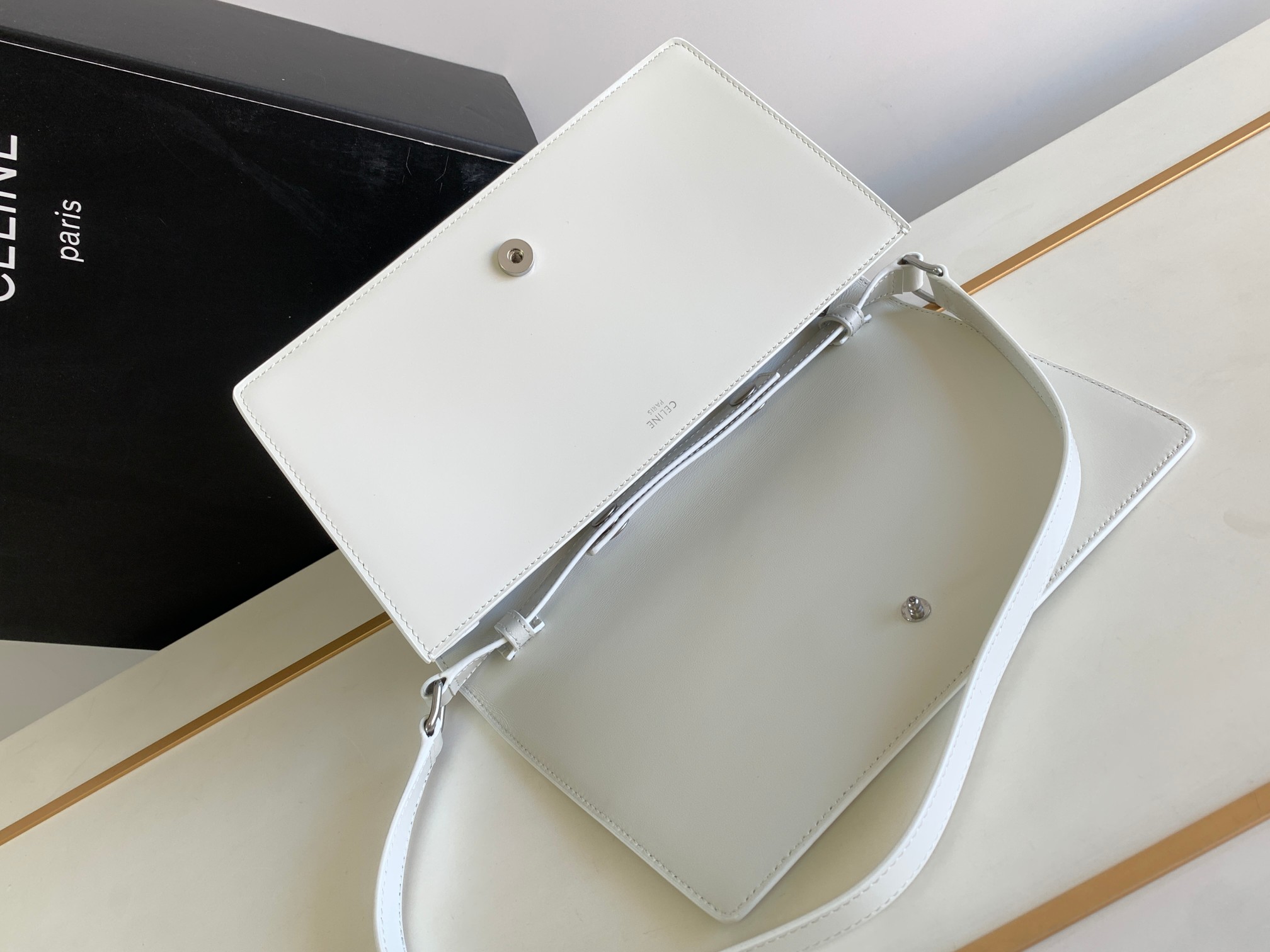Replica Celine Trapeze Triomphe Bag In Shiny Calfskin White - Image 7
