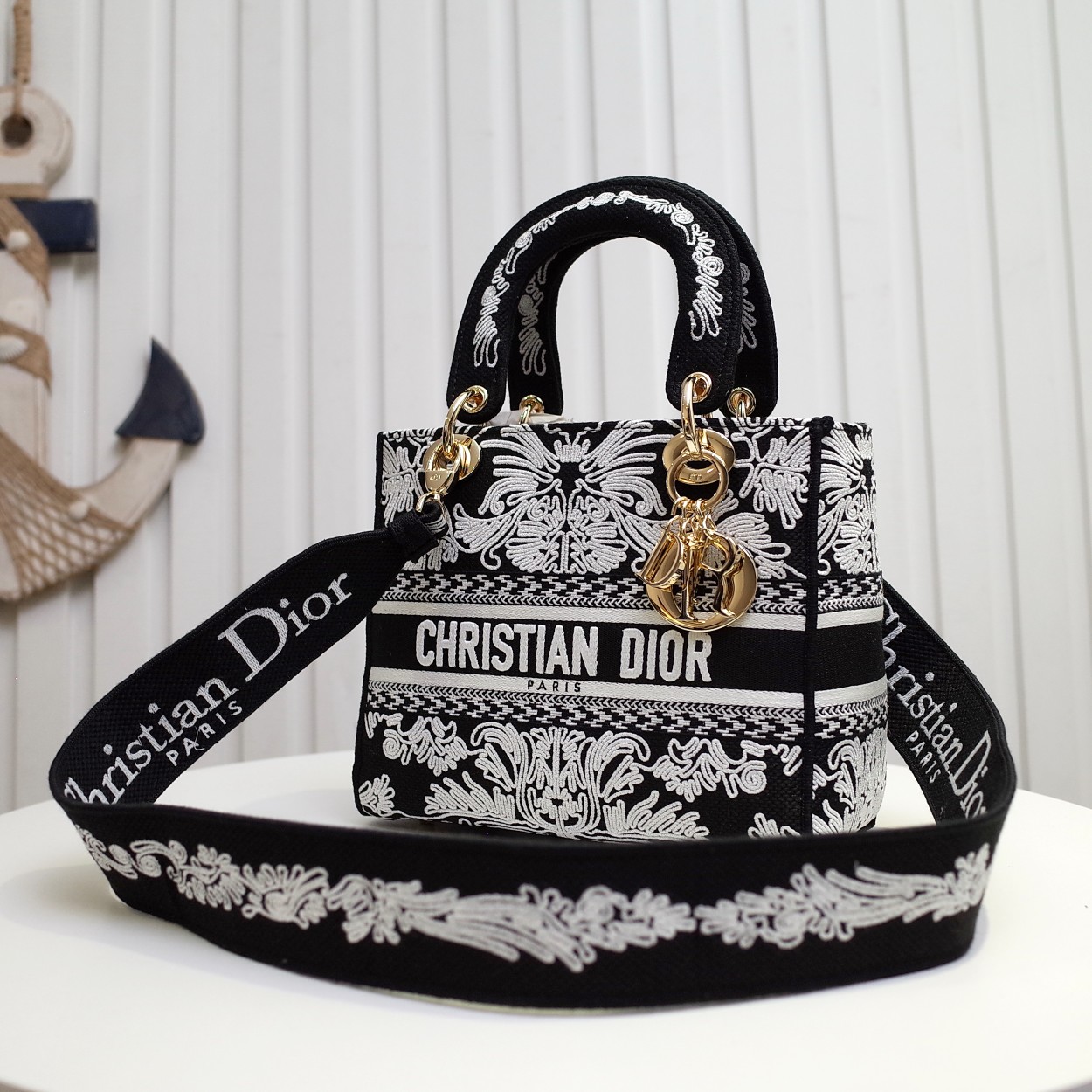 Replica Dior Medium Lady D-Lite Bag M0565Omdv_M993 - Image 6