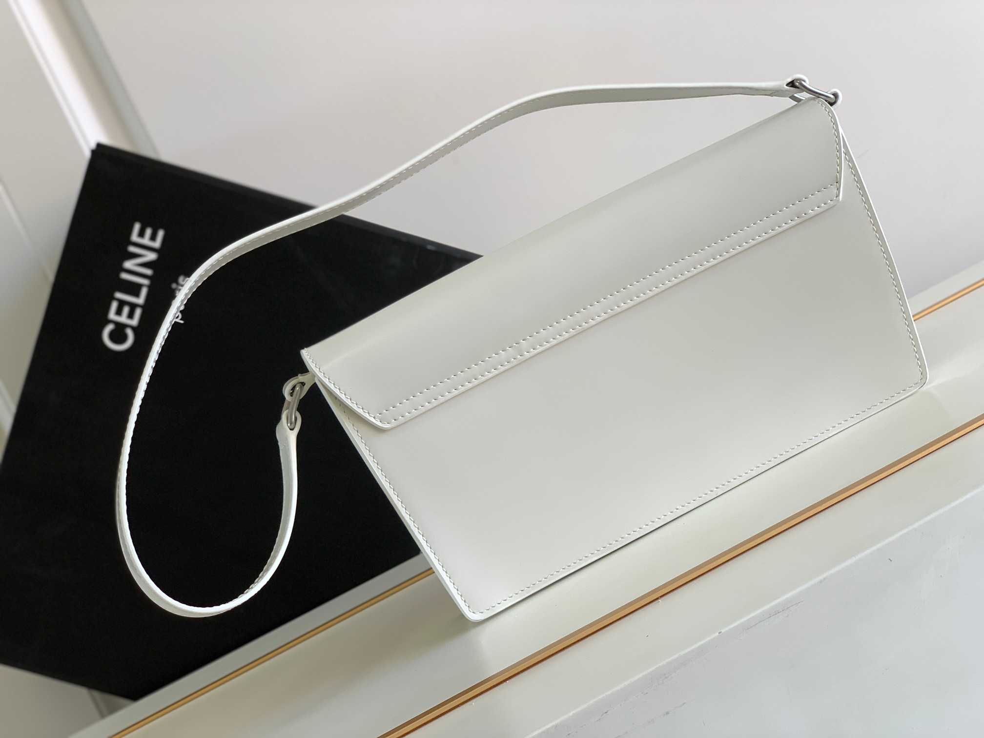 Replica Celine Trapeze Triomphe Bag In Shiny Calfskin White - Image 5