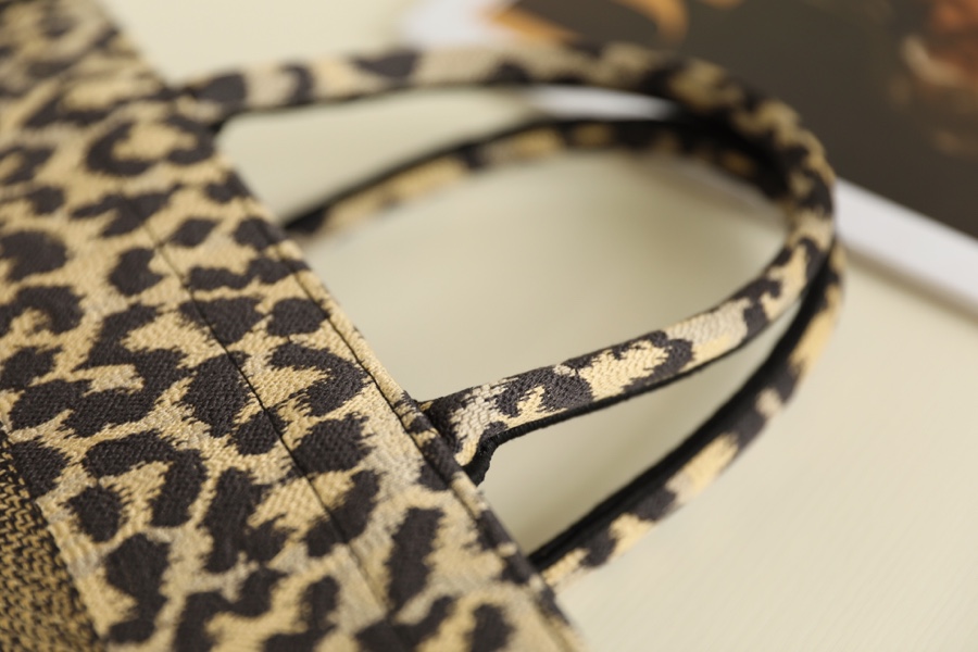 Replica Dior Book Tote Medium Beige Multicolor Mizza Embroidery M1296Zrhm_M918 - Image 8