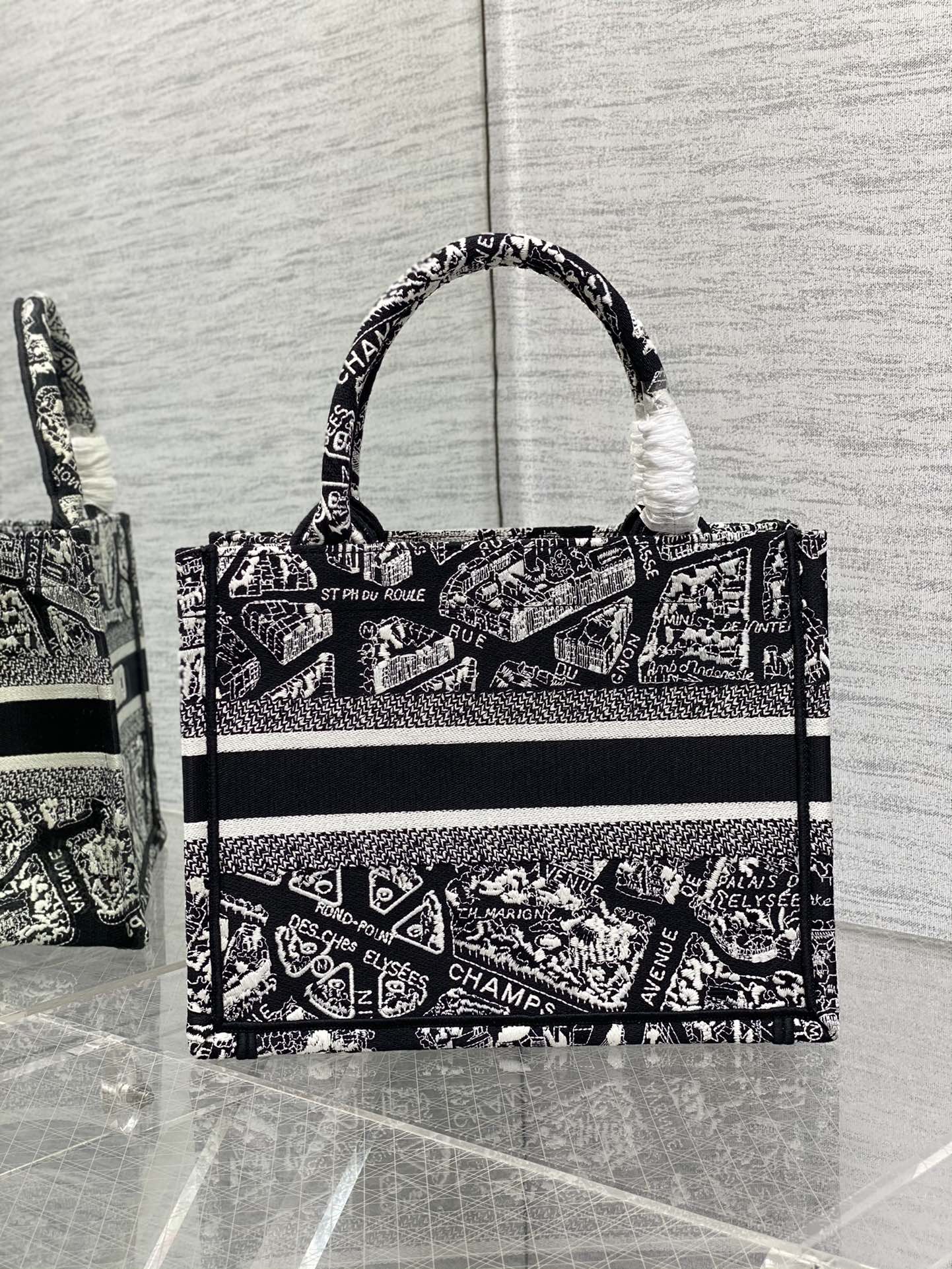 Replica Dior Book Tote Large Black And White Plan De Paris Embroidery M1265Zomp_M993 - Image 5
