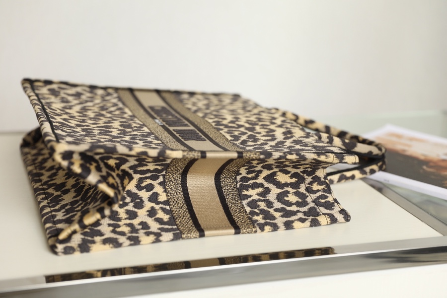 Replica Dior Book Tote Large Beige Multicolor Mizza Embroidery M1286Zrhm_M918 - Image 3