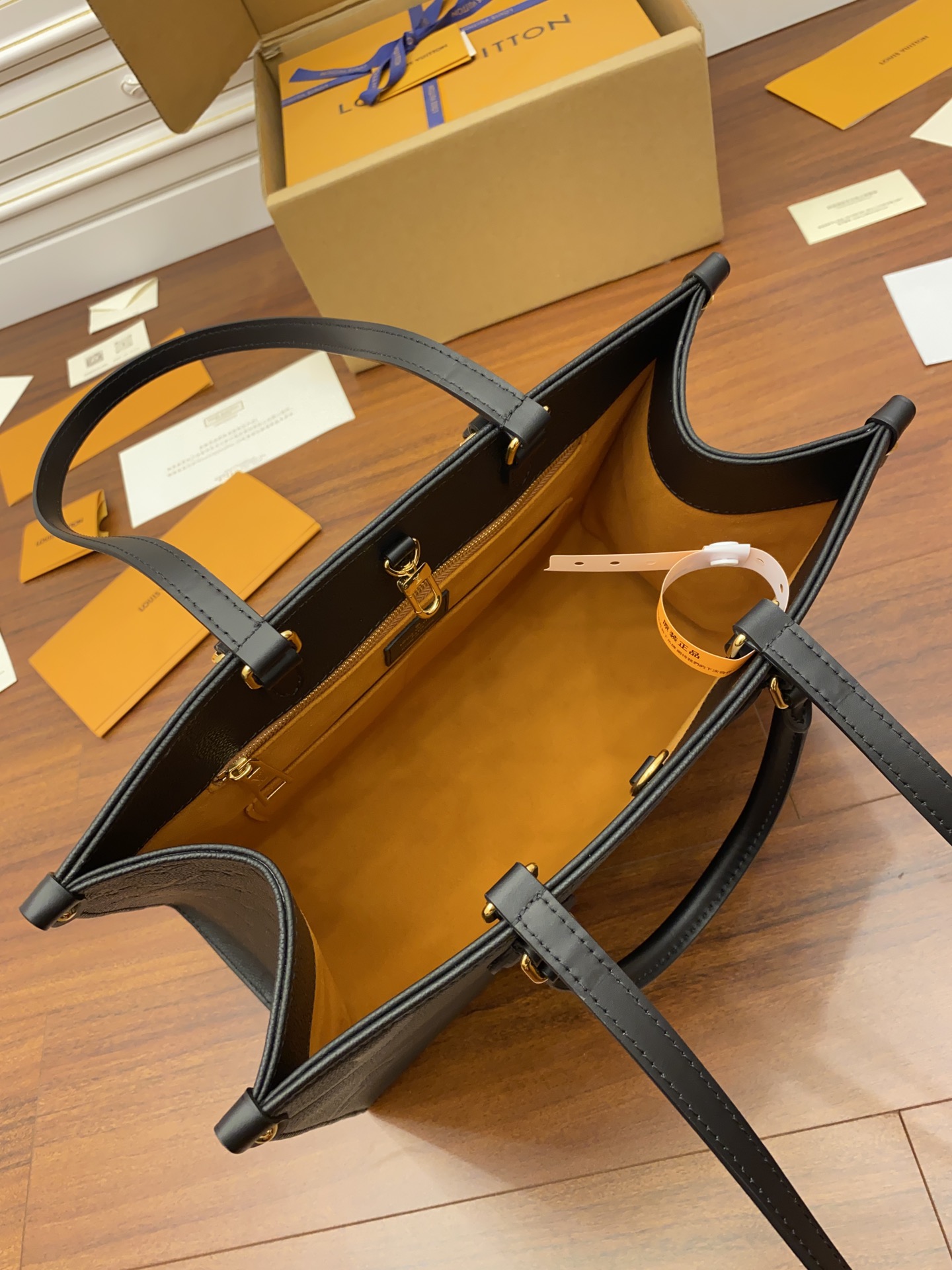 Replica Louis Vuitton Onthego Mm M45595 - Image 2