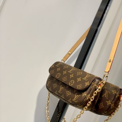 Alternative view of Replica Louis Vuitton Wallet On Chain Ivy M81911