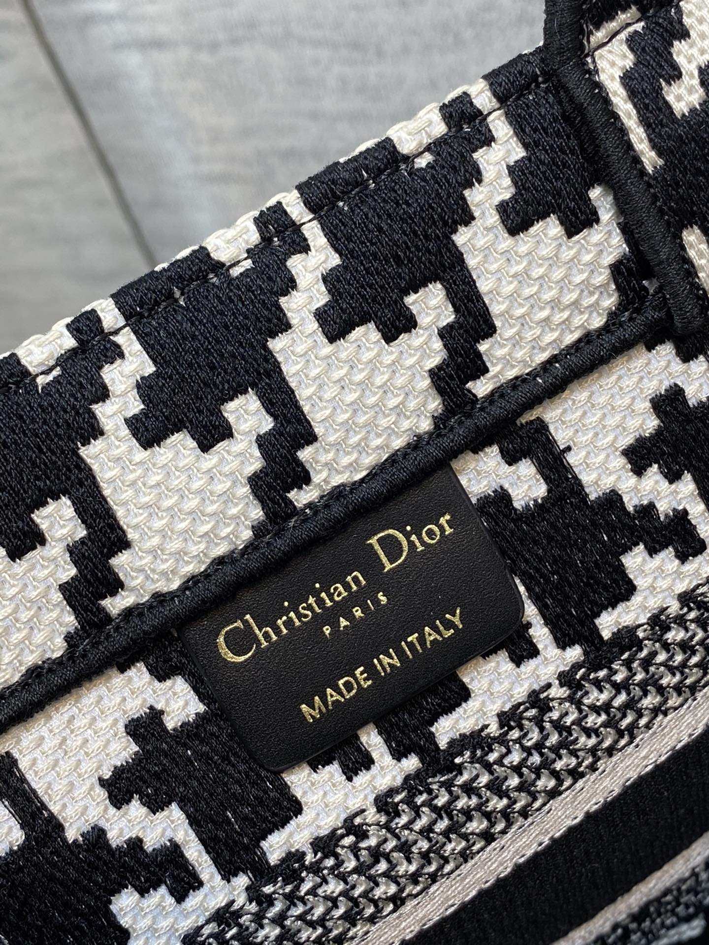 Replica Dior Book Tote Small Black And White Macro Houndstooth Embroidery M1265Ztqt_M911 - Image 2