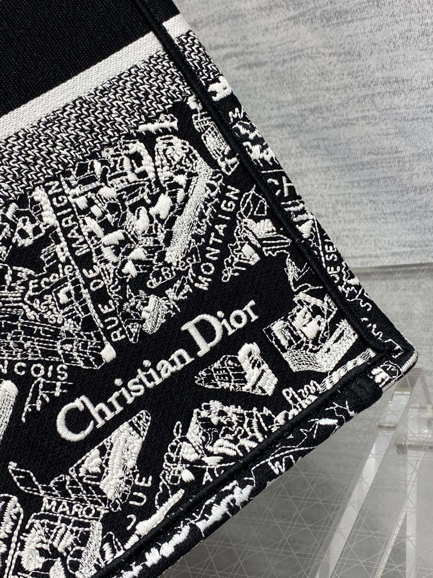 Replica Dior Book Tote Large Black And White Plan De Paris Embroidery M1296Zomp_M993 - Image 8