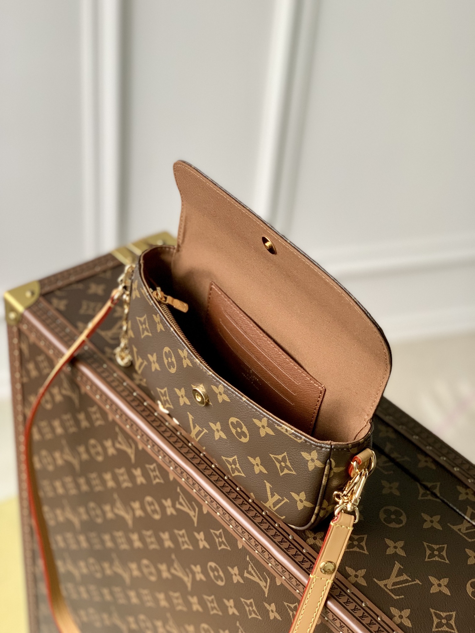 Replica Louis Vuitton Wallet On Chain Ivy M81911 - Image 5