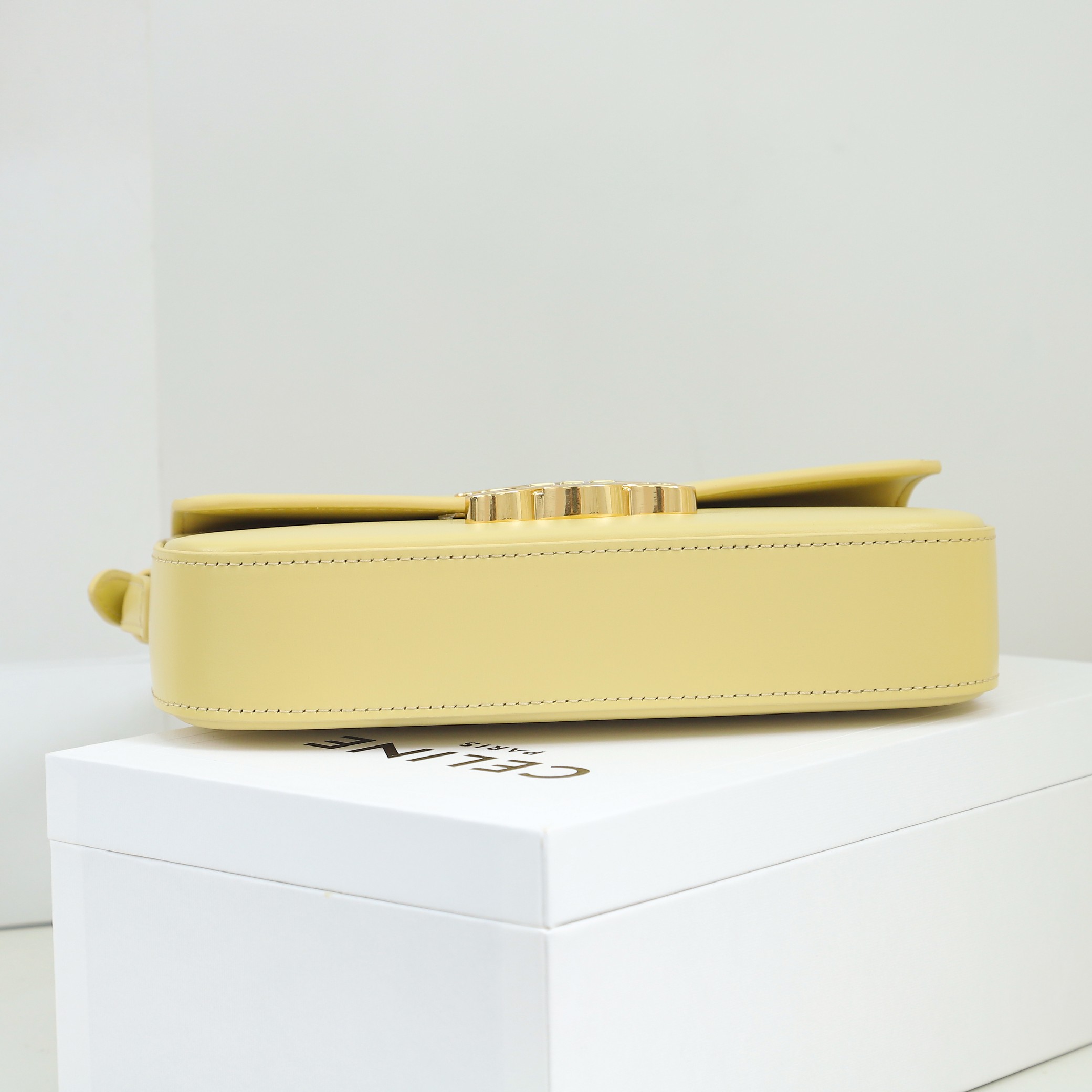 Replica Celine Shoulder Bag Triomphe In Shiny Calfskin Yellow - Image 3