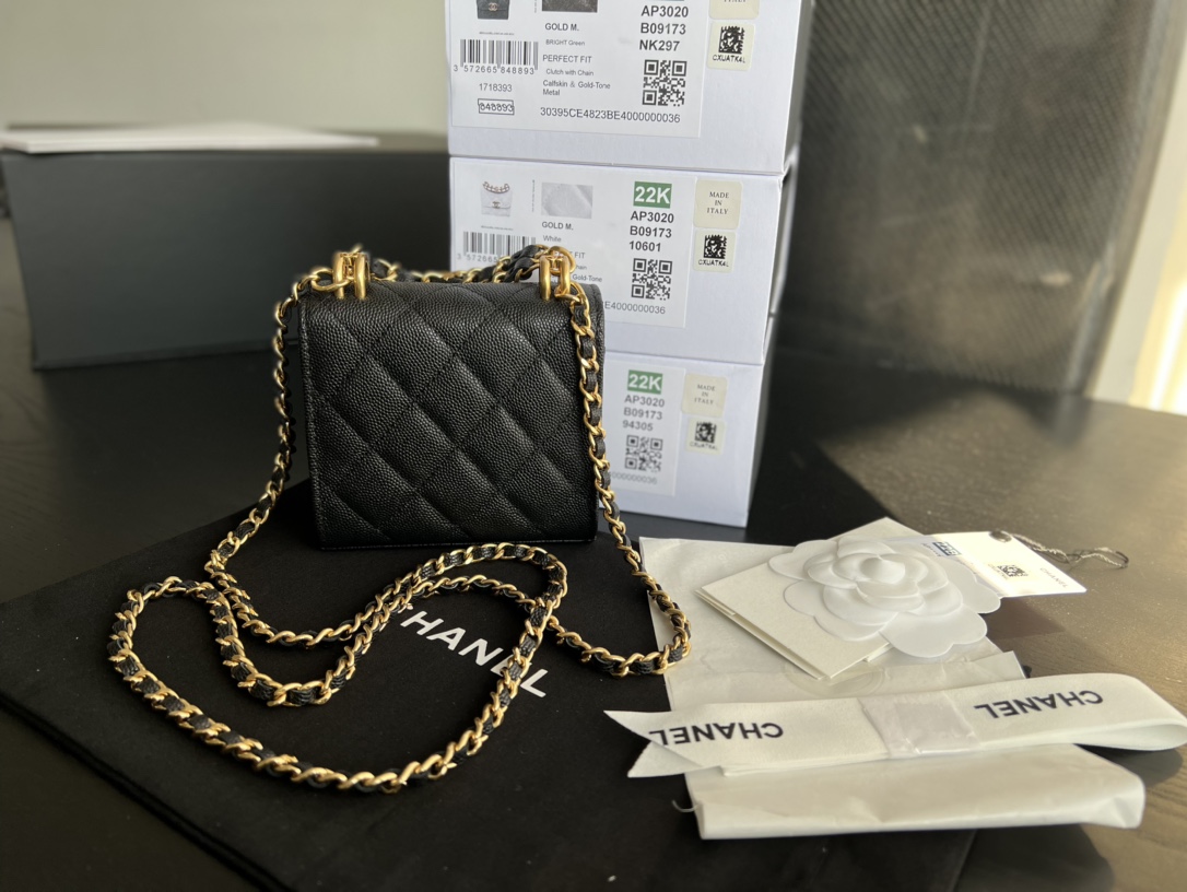 Replica Chanel Clutch With Chain - Image 8