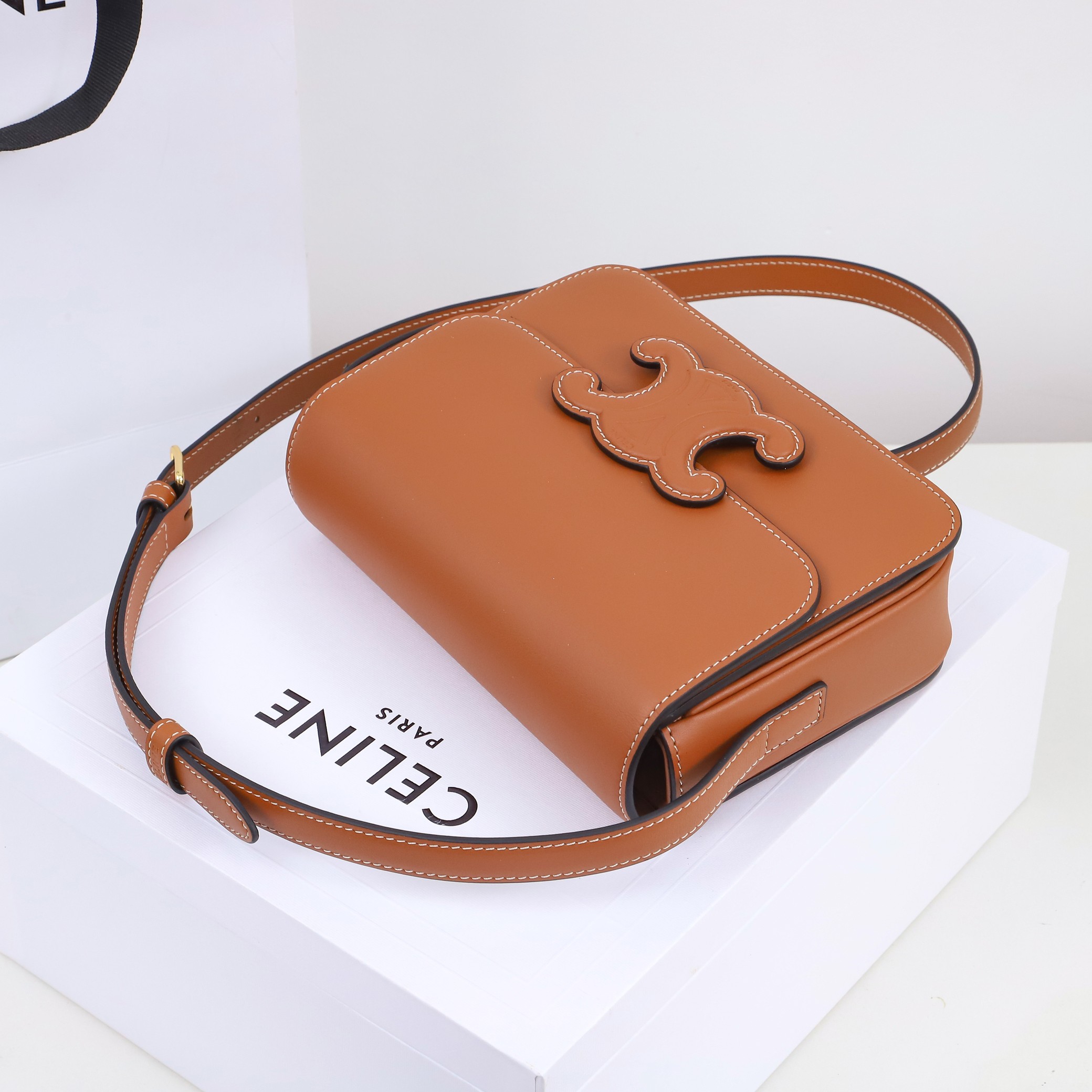 Replica Celine Classique Cuir Triomphe Bag In Natural Calf Skin - Image 6