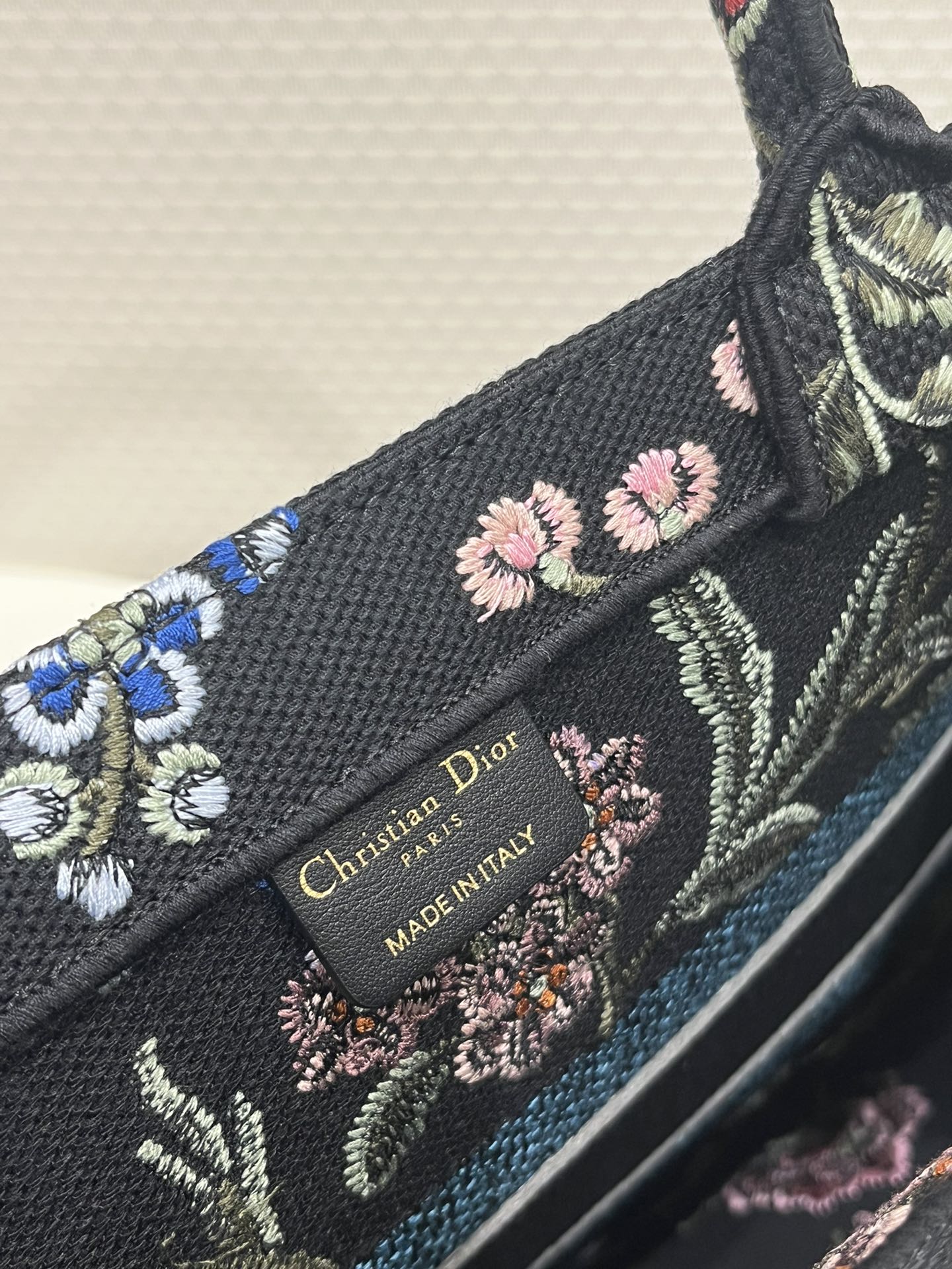 Replica Dior Book Tote Medium Black Multicolor Dior Petites Fleurs Embroidery M1296Zeau_M911 - Image 8