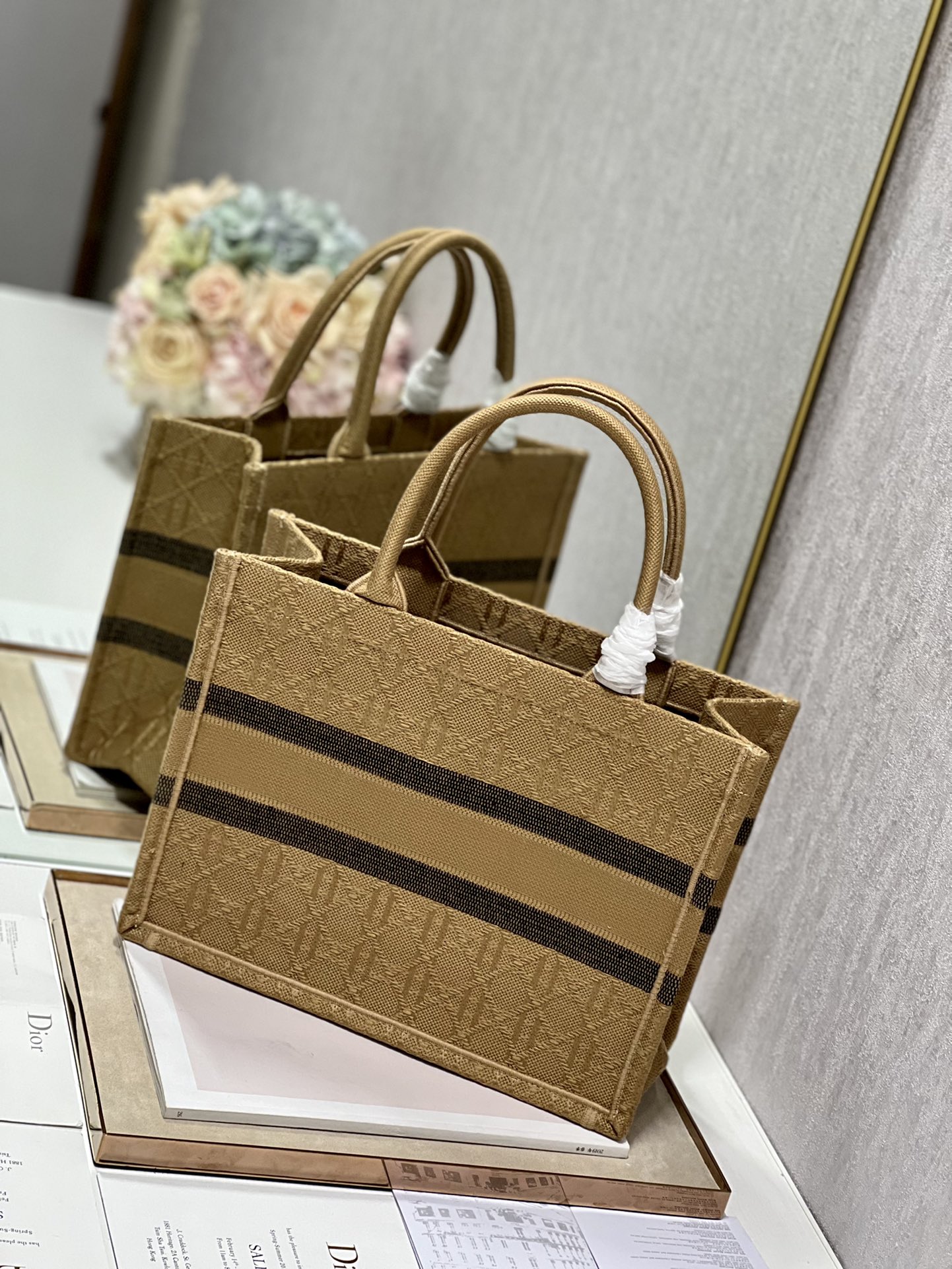 Replica Dior Book Tote Medium Natural Cannage Raffia M1296Zsqd_M925 - Image 8
