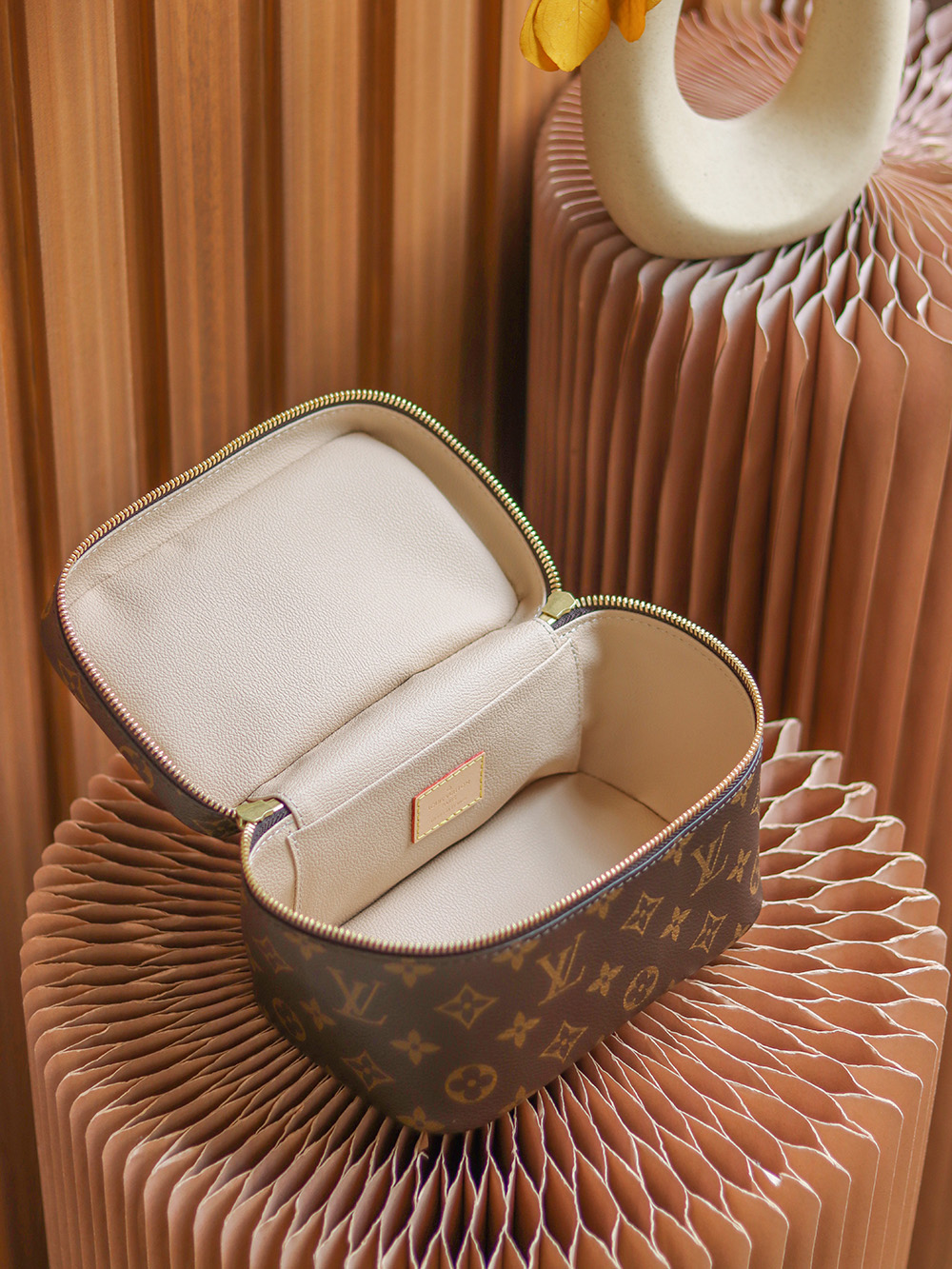 Replica Louis Vuitton Nice Mini Toiletry Pouch M44495 - Image 4