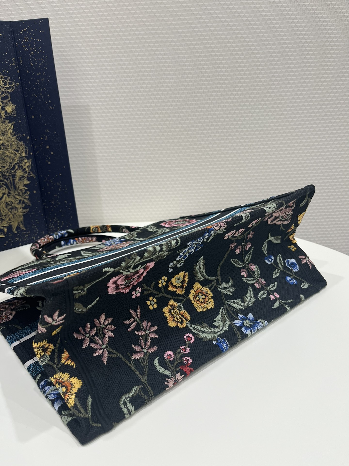Replica Dior Book Tote Medium Black Multicolor Dior Petites Fleurs Embroidery M1296Zeau_M911 - Image 2