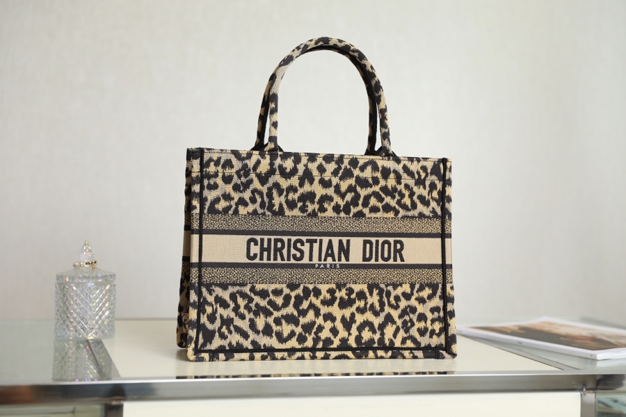 Replica Dior Book Tote Medium Beige Multicolor Mizza Embroidery M1296Zrhm_M918 - Image 9