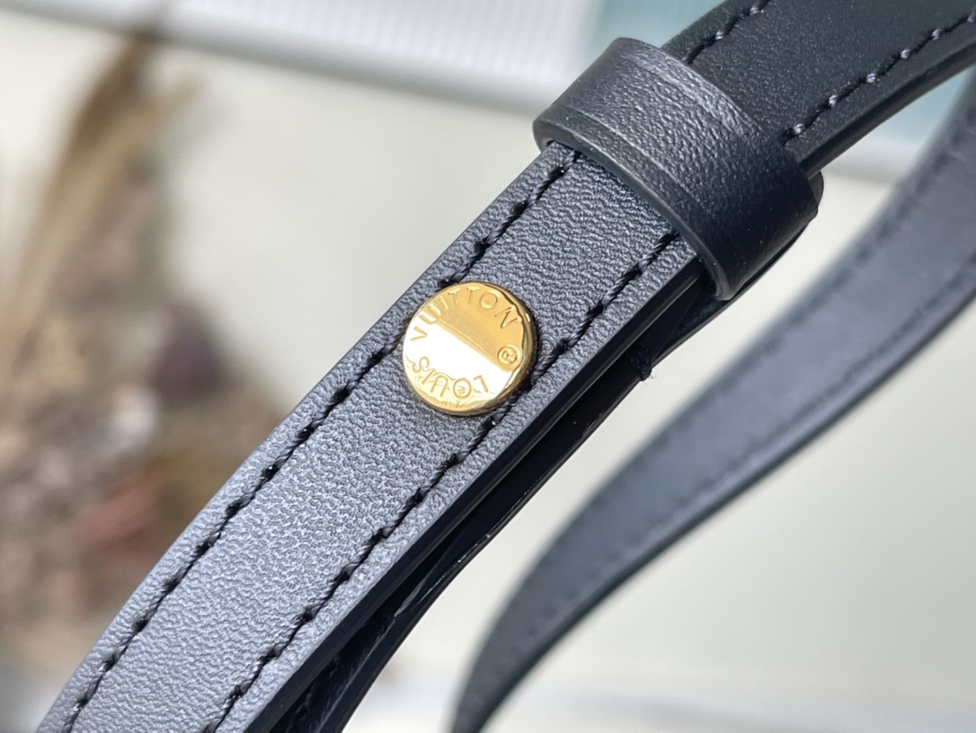 Replica Louis Vuitton Tilsitt M46548 - Image 4
