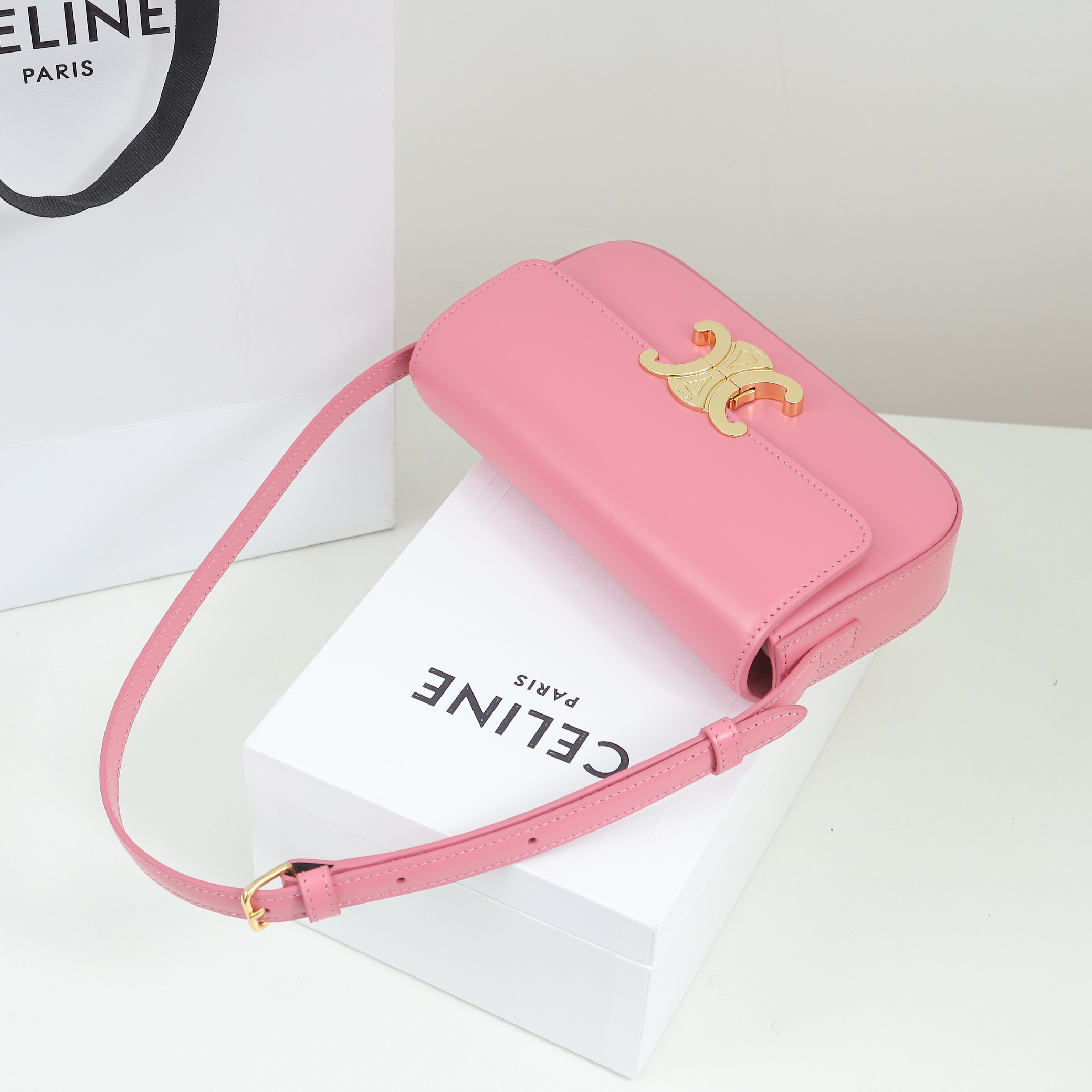 Replica Celine Shoulder Bag Triomphe In Shiny Calfskin Pink - Image 3