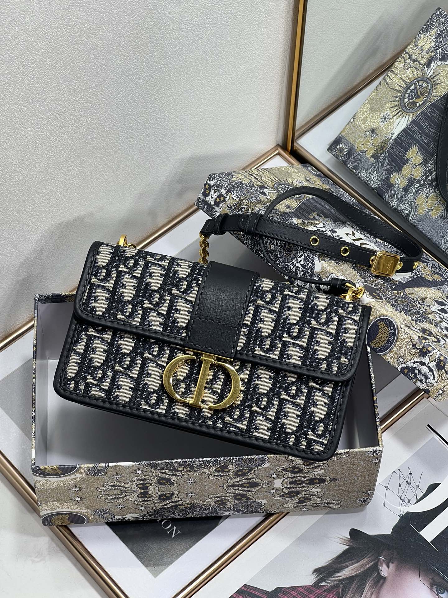 Replica Dior 30 Montaigne Bag Blue Dior Oblique Jacquard M9208Utzq_M928 - Image 3