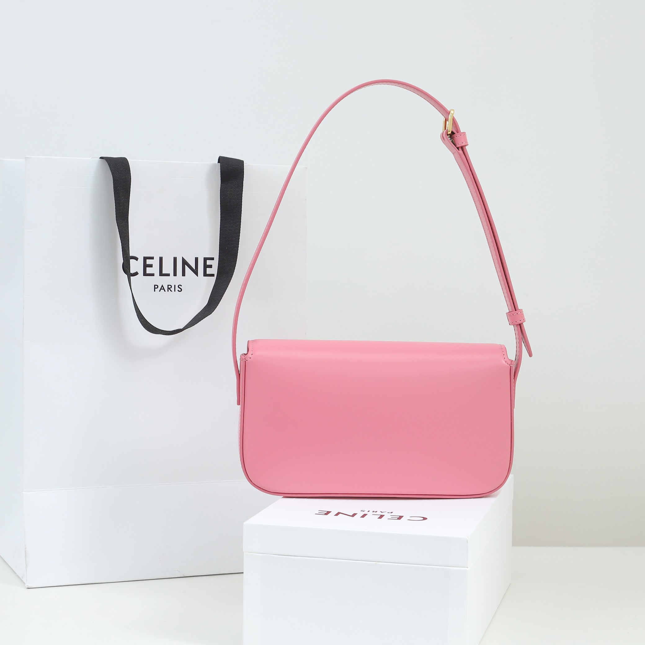 Replica Celine Shoulder Bag Triomphe In Shiny Calfskin Pink - Image 6