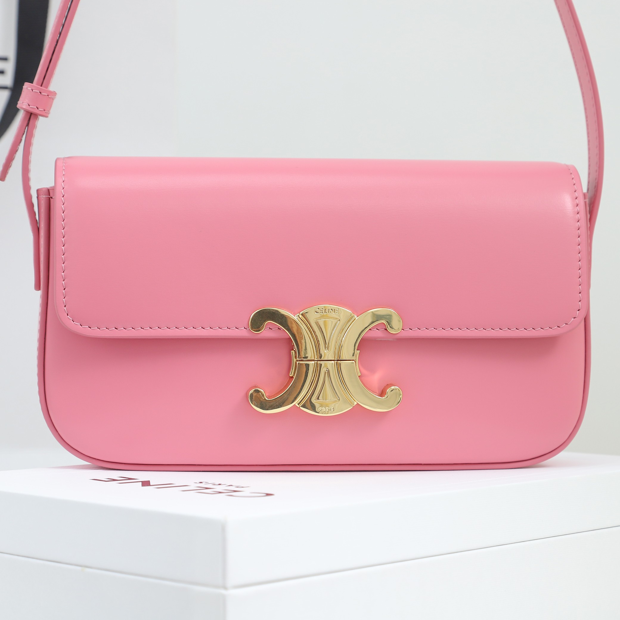 Replica Celine Shoulder Bag Triomphe In Shiny Calfskin Pink - Image 9