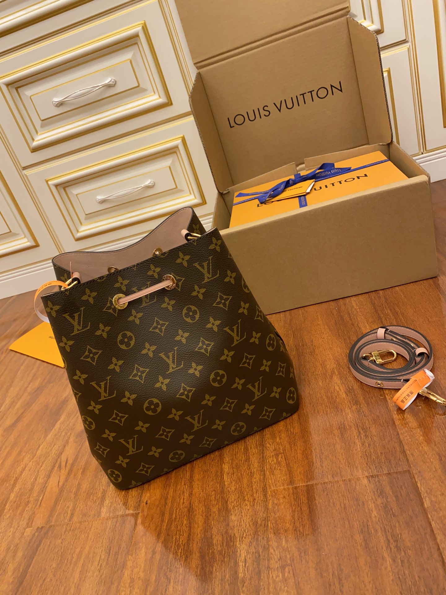 Replica Louis Vuitton Neonoe Mm M44022 - Image 2