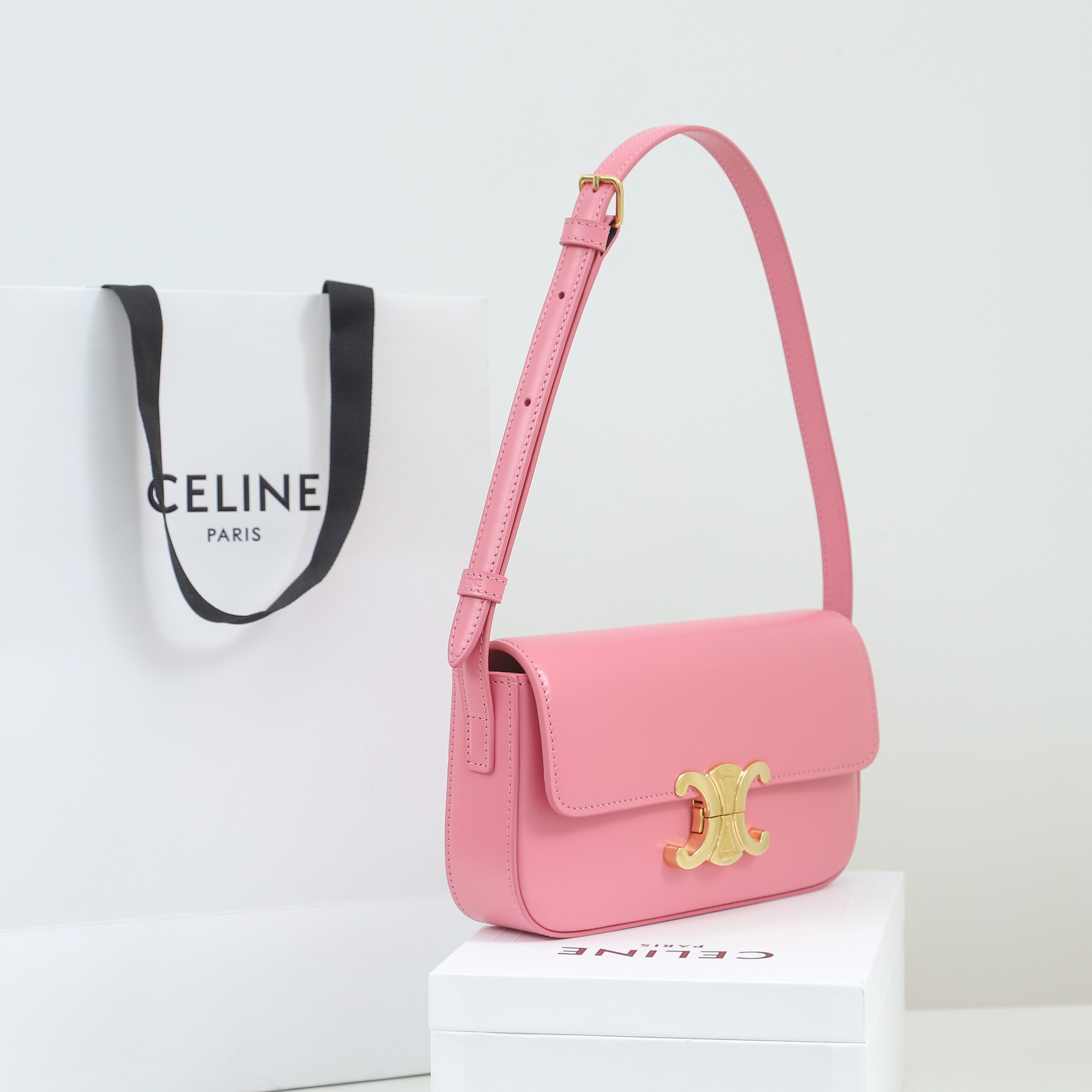 Replica Celine Shoulder Bag Triomphe In Shiny Calfskin Pink - Image 5