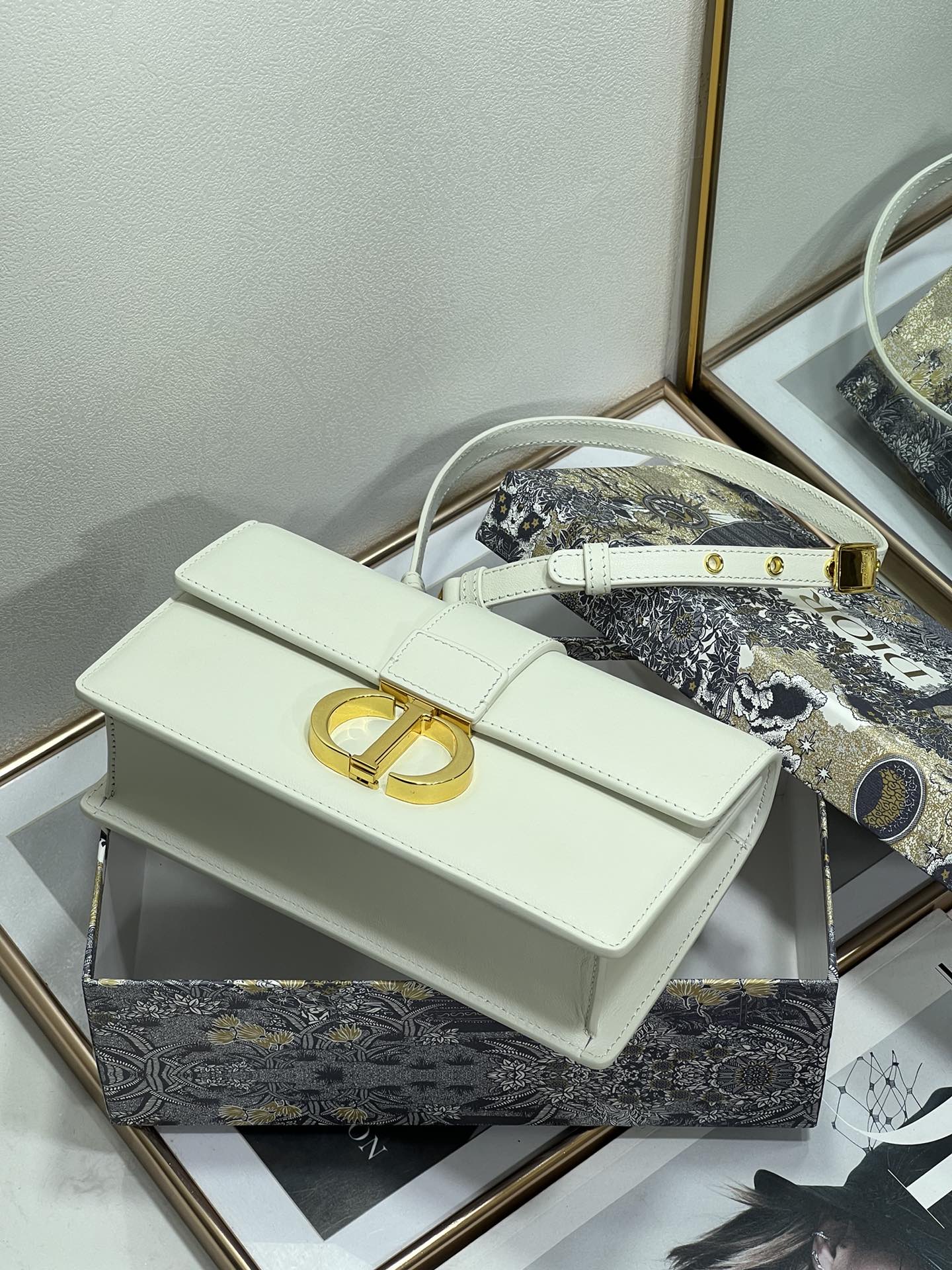 Replica Dior 30 Montaigne Bag White Box Calfskin S2110Umos_M991 - Image 6