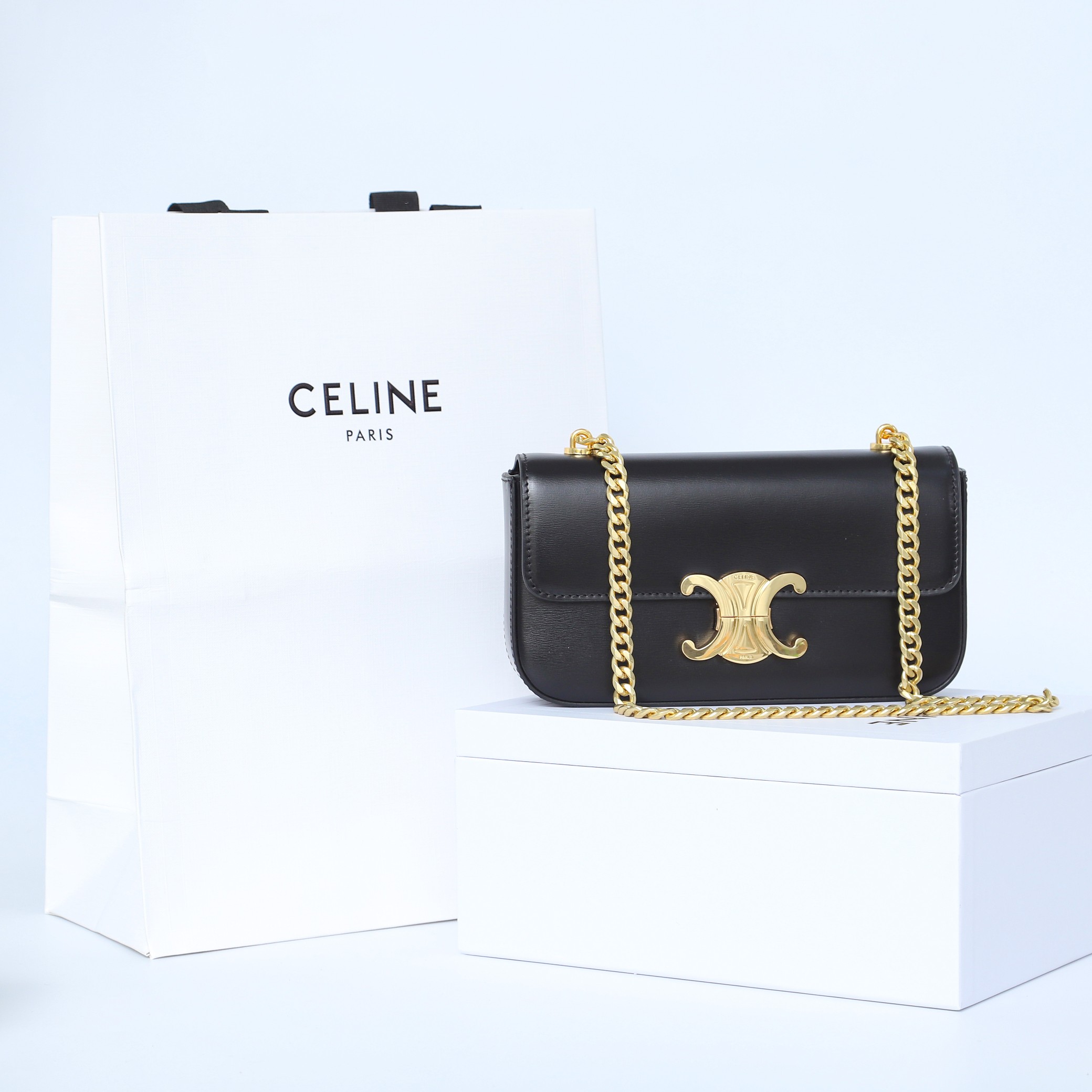 Replica Celine Chain Shoulder Bag Triomphe In Shiny Calfskin Gold