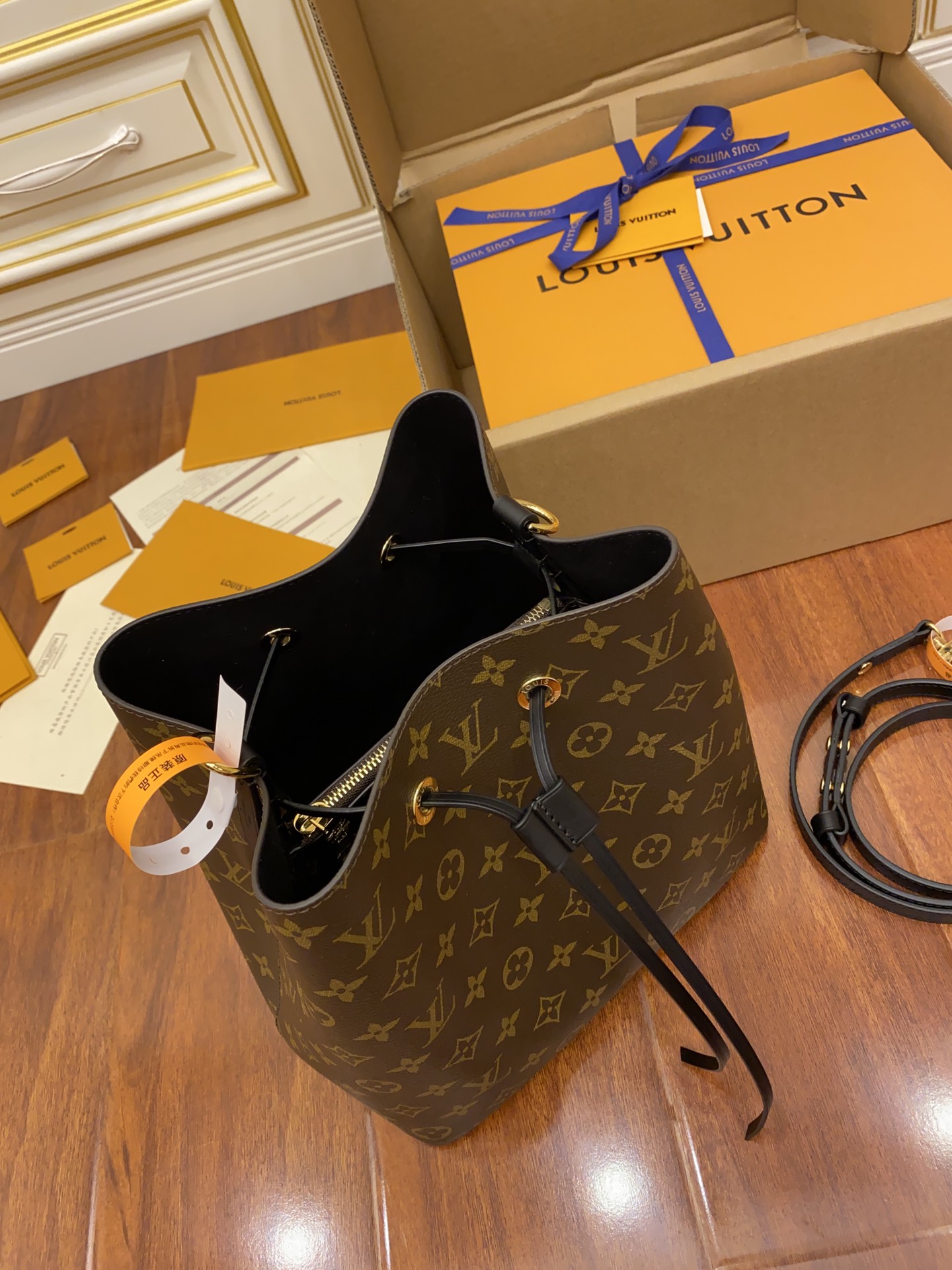 Replica Louis Vuitton Neonoe Mm M44020 - Image 2
