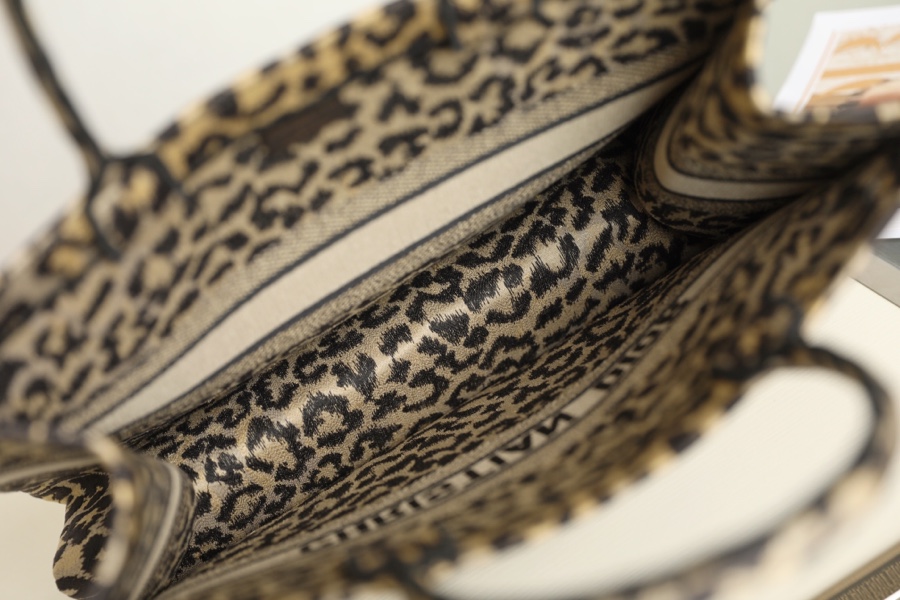 Replica Dior Book Tote Large Beige Multicolor Mizza Embroidery M1286Zrhm_M918 - Image 8
