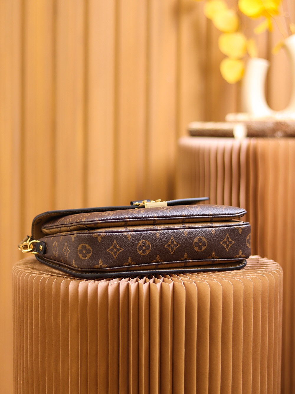 Replica Louis Vuitton Pochette Metis East West M44876 - Image 3