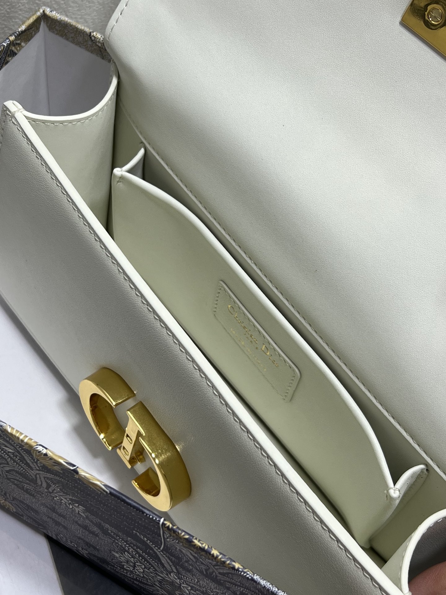 Replica Dior 30 Montaigne Bag White Box Calfskin S2110Umos_M991 - Image 3