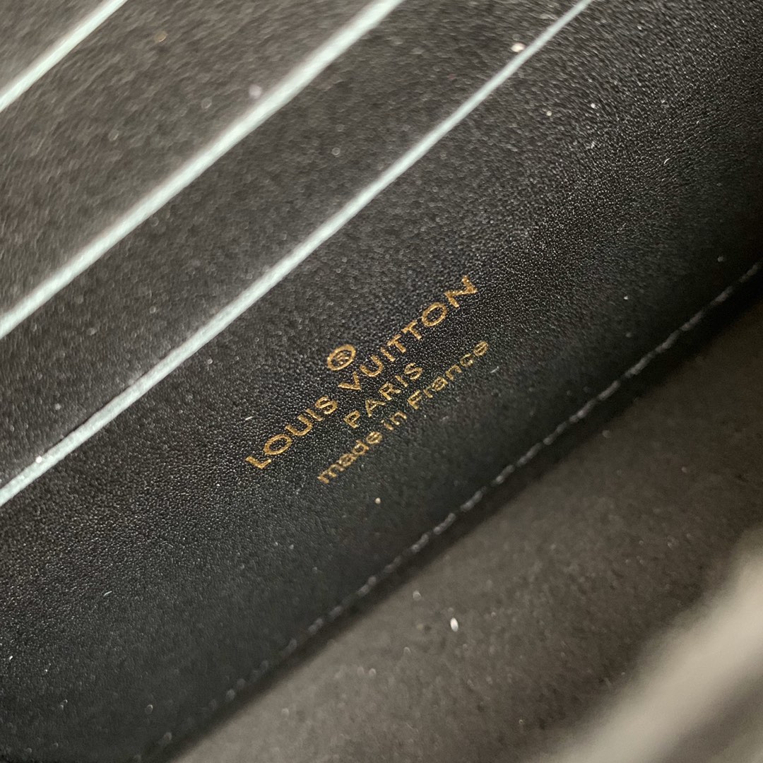 Replica Louis Vuitton Dauphine Chain Wallet M68746 - Image 2