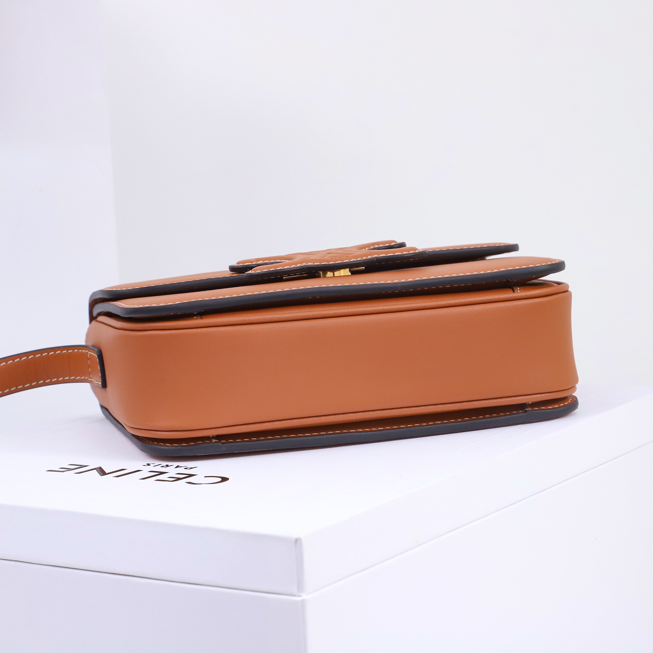 Replica Celine Classique Cuir Triomphe Bag In Natural Calf Skin - Image 4