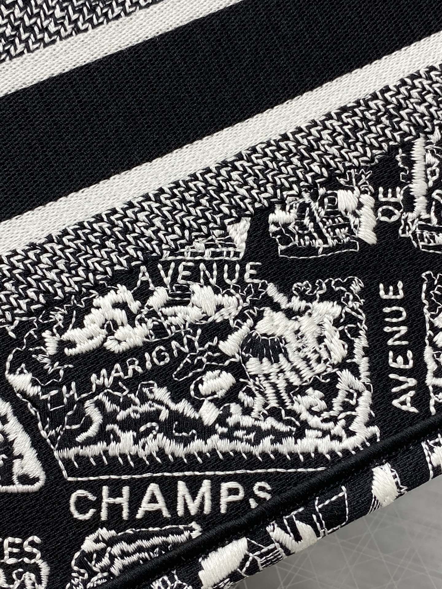 Replica Dior Book Tote Large Black And White Plan De Paris Embroidery M1265Zomp_M993 - Image 4