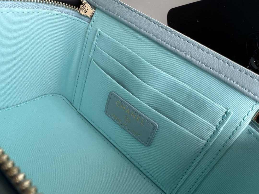 Replica Chanel 22 Cyanine Ap2199 - Image 3