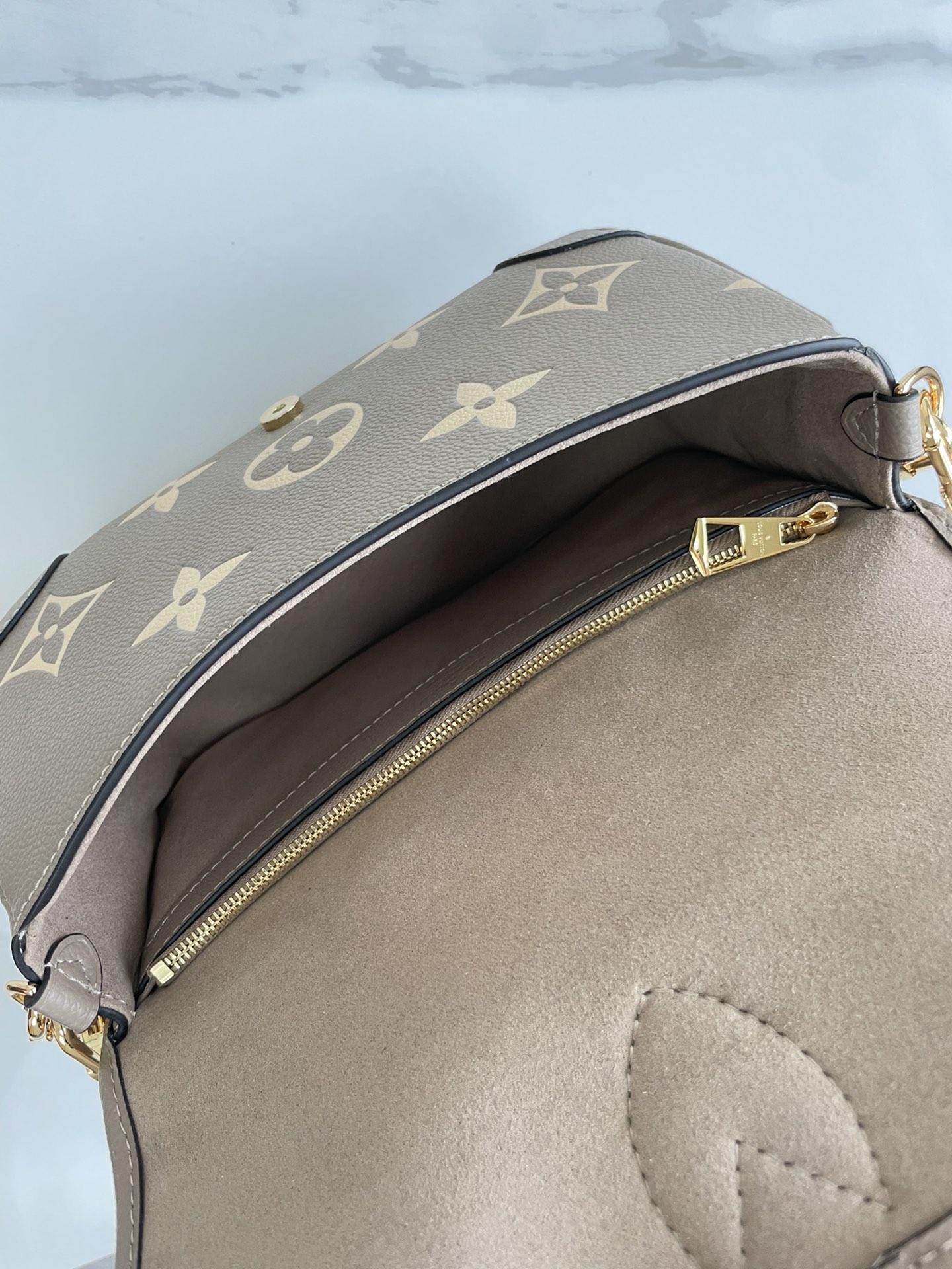 Replica Louis Vuitton Diane M46583 - Image 2