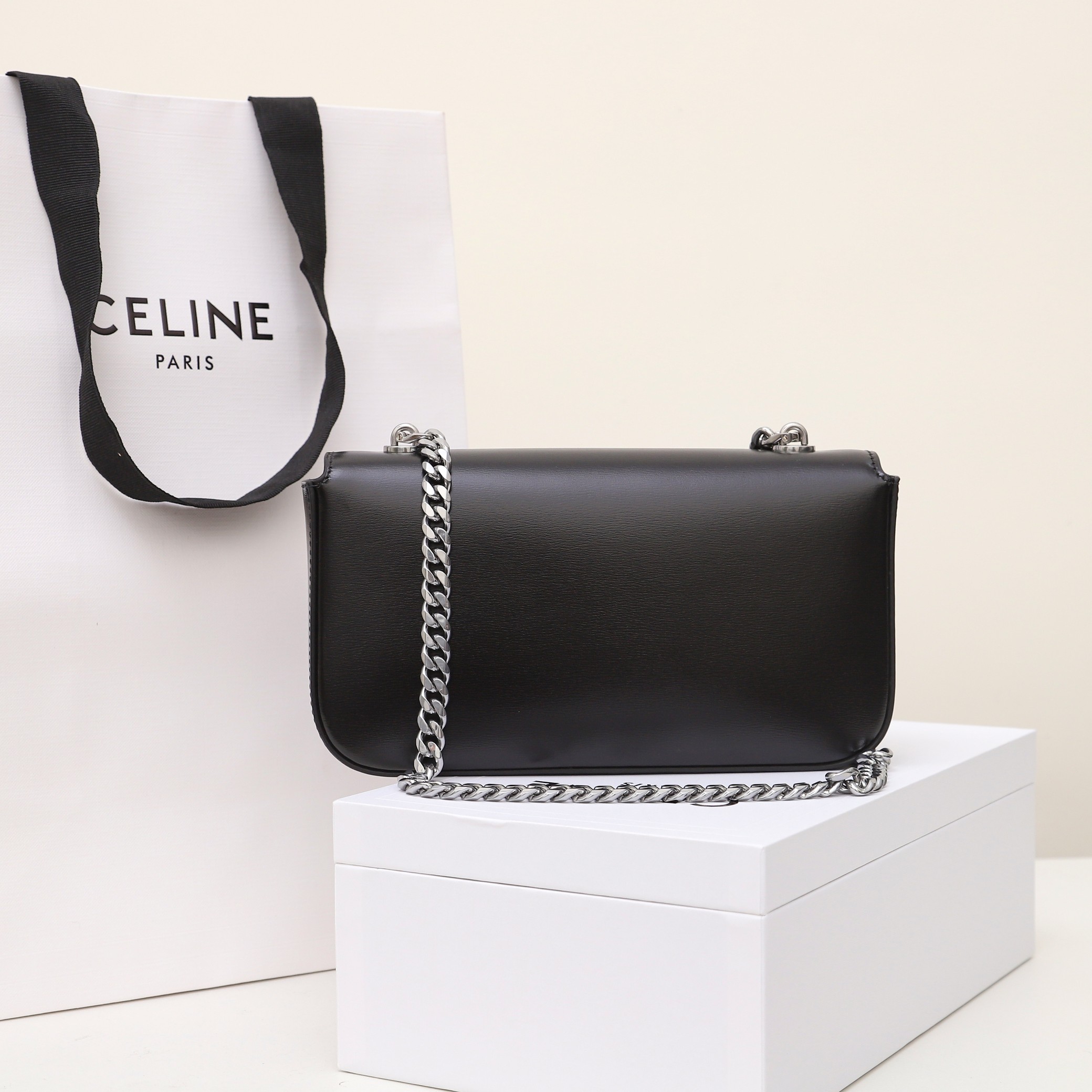Replica Celine Chain Shoulder Bag Triomphe In Shiny Calfskin Sliver - Image 5