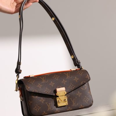 Replica Louis Vuitton Monogram Pochette Métis East West M46279