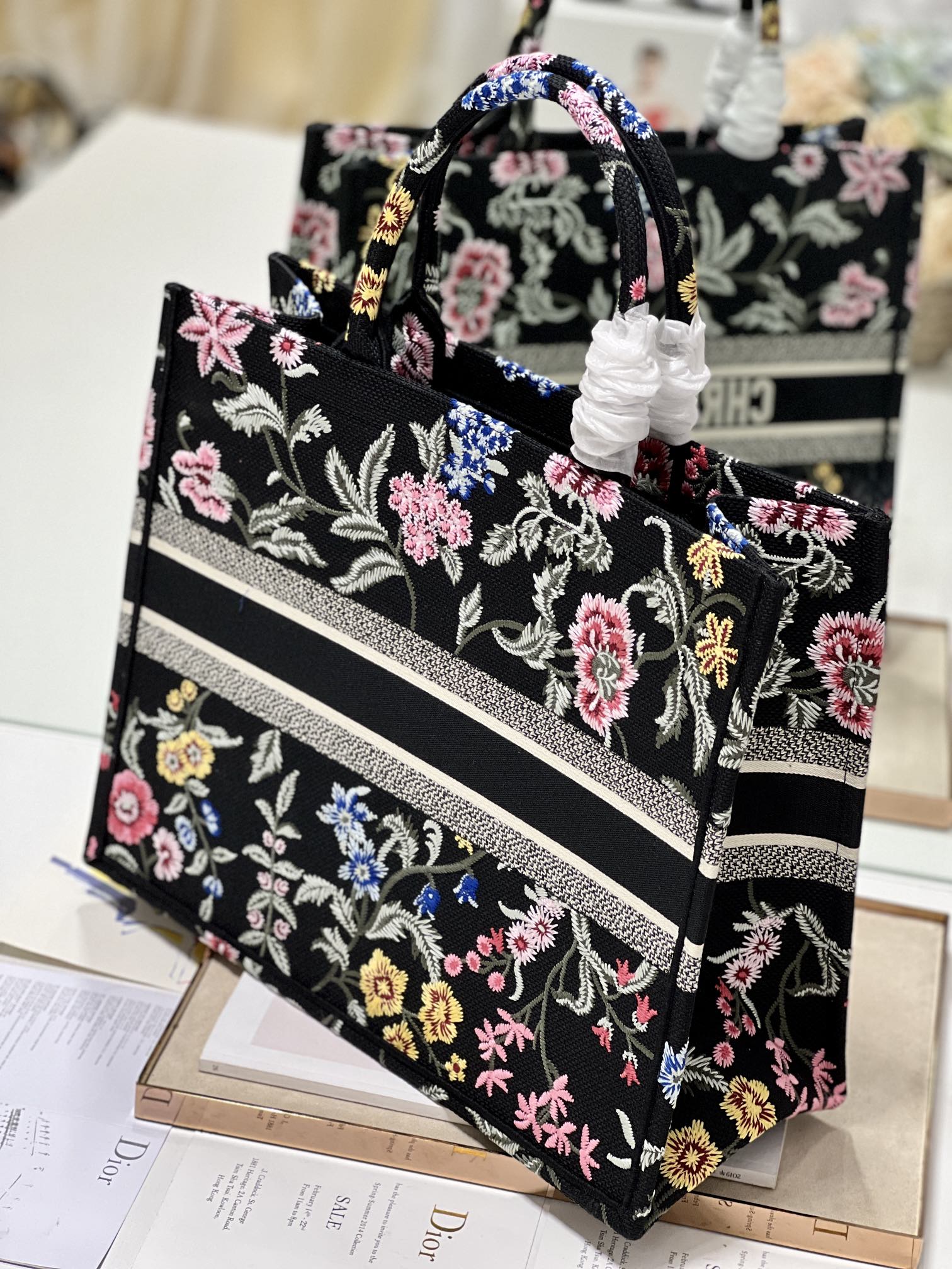 Replica Dior Book Tote Large Black Multicolor Dior Petites Fleurs Embroidery M1286Zeau_M911 - Image 7