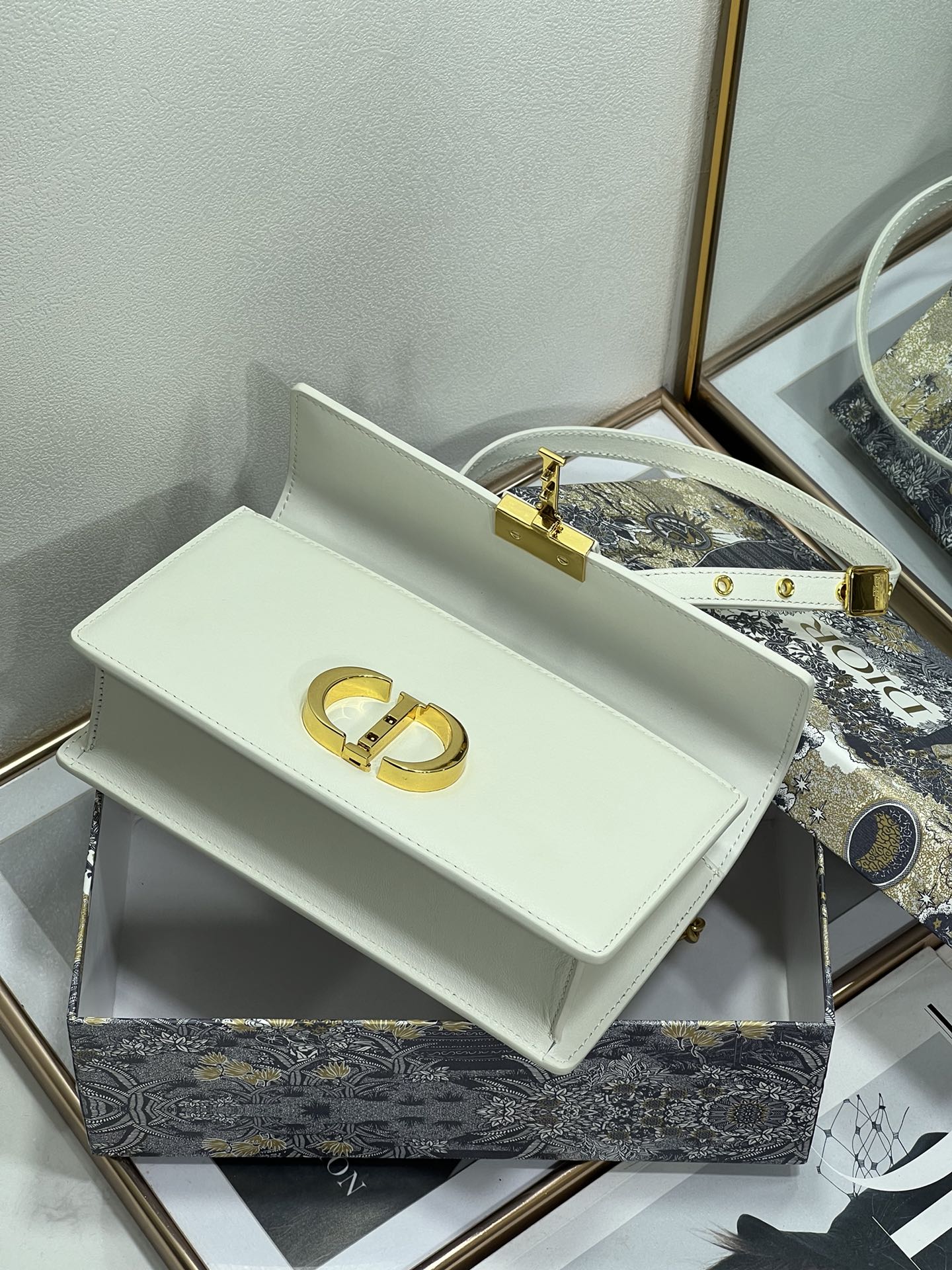Replica Dior 30 Montaigne Bag White Box Calfskin S2110Umos_M991 - Image 2