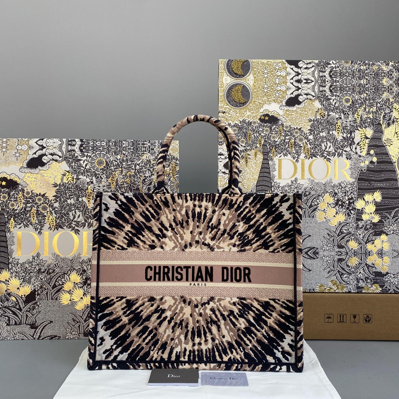 Replica Dior Book Tote Dior Rnave D'Infini Embroidery - Image 9